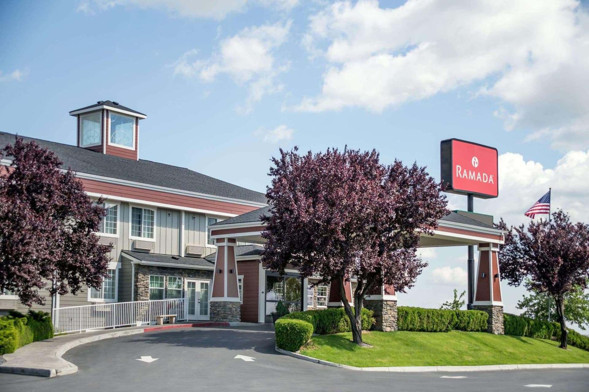 Ramada by Wyndham Moses Lake featured exterior or lobby in Moses Lake, WA — similar hotel