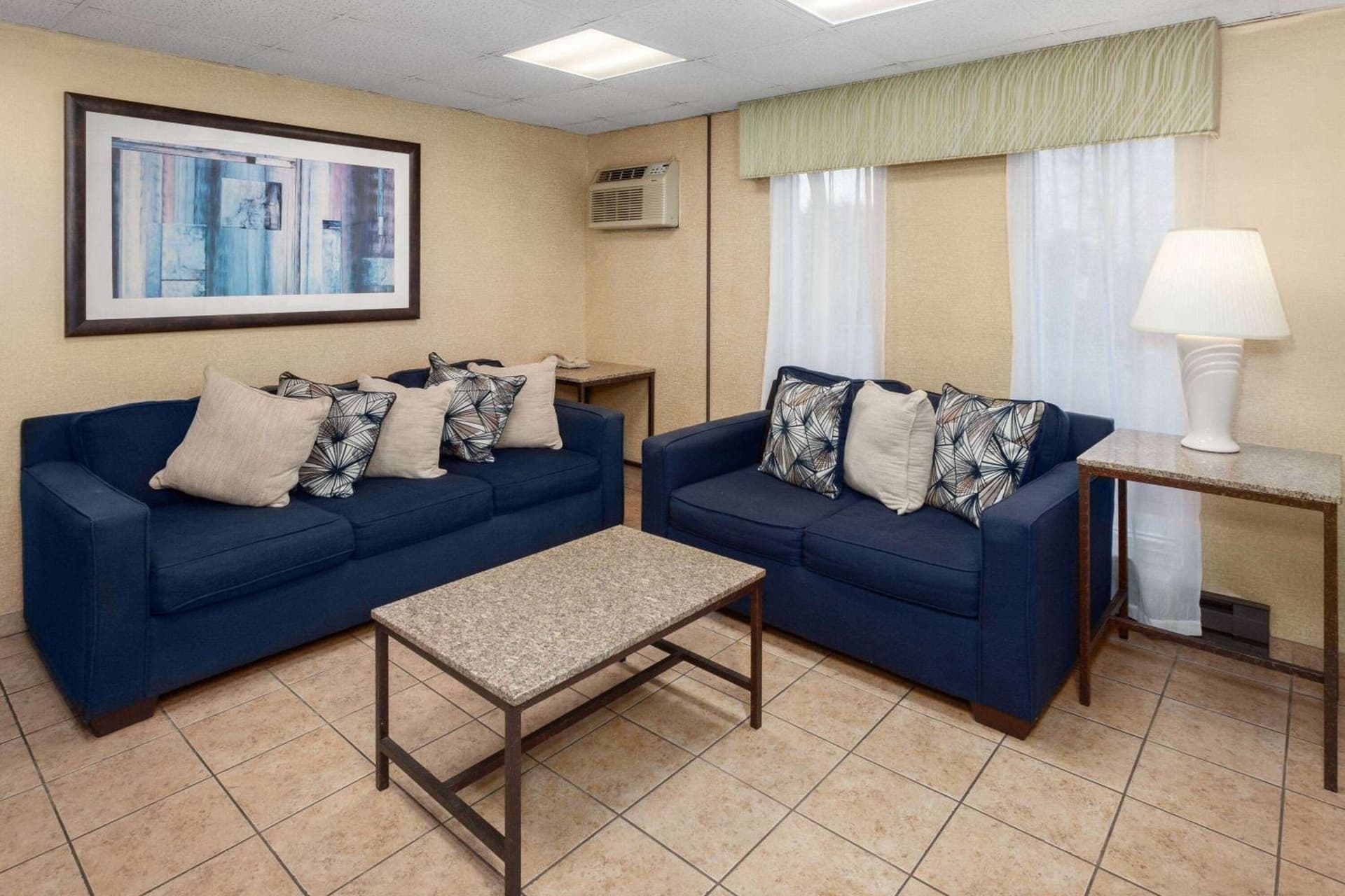 Days Inn by Wyndham Rockford I-90 Walking Distance to Casino gallery photo in Rockford, IL — image 30