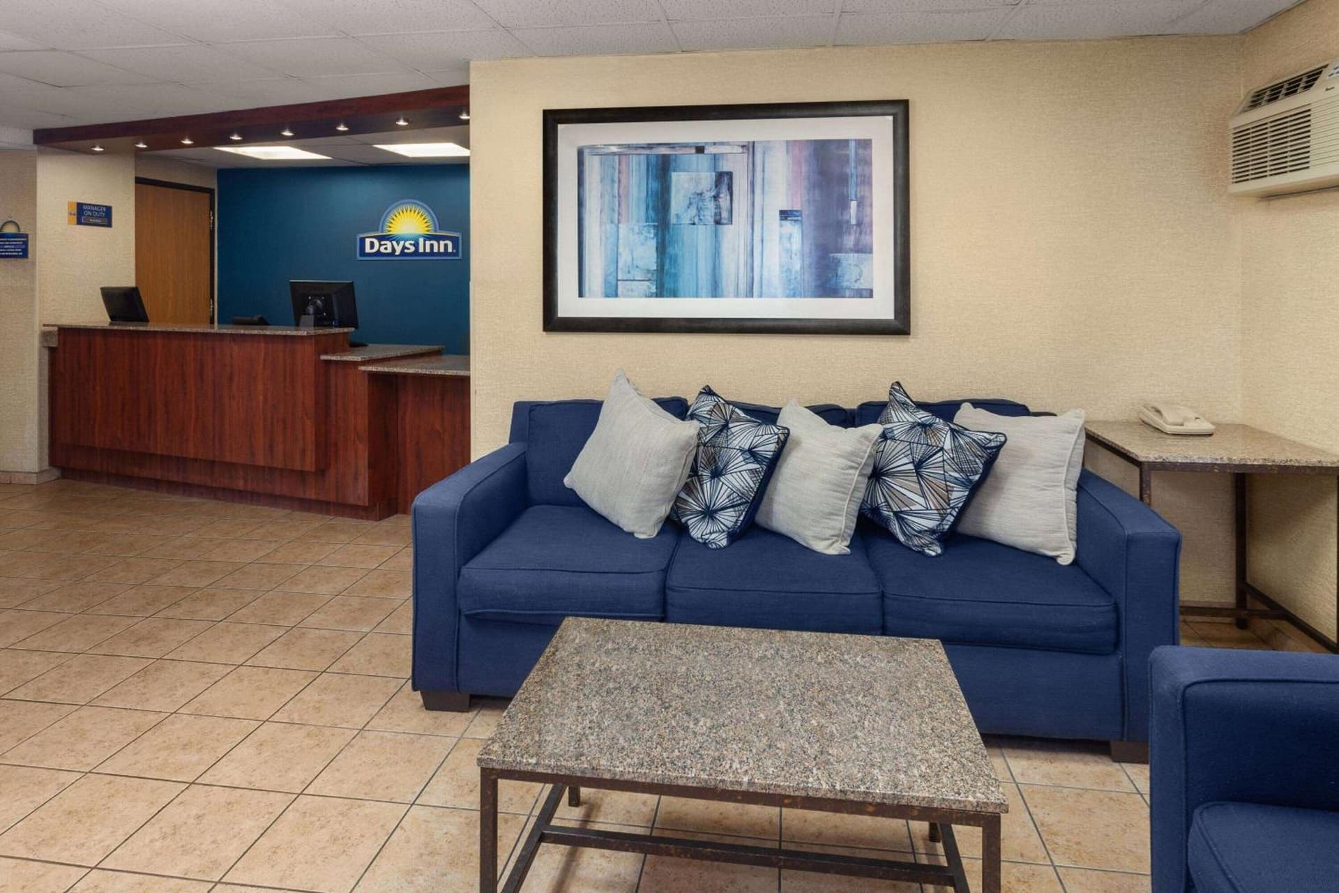 Days Inn by Wyndham Rockford I-90 Walking Distance to Casino gallery photo in Rockford, IL — image 25