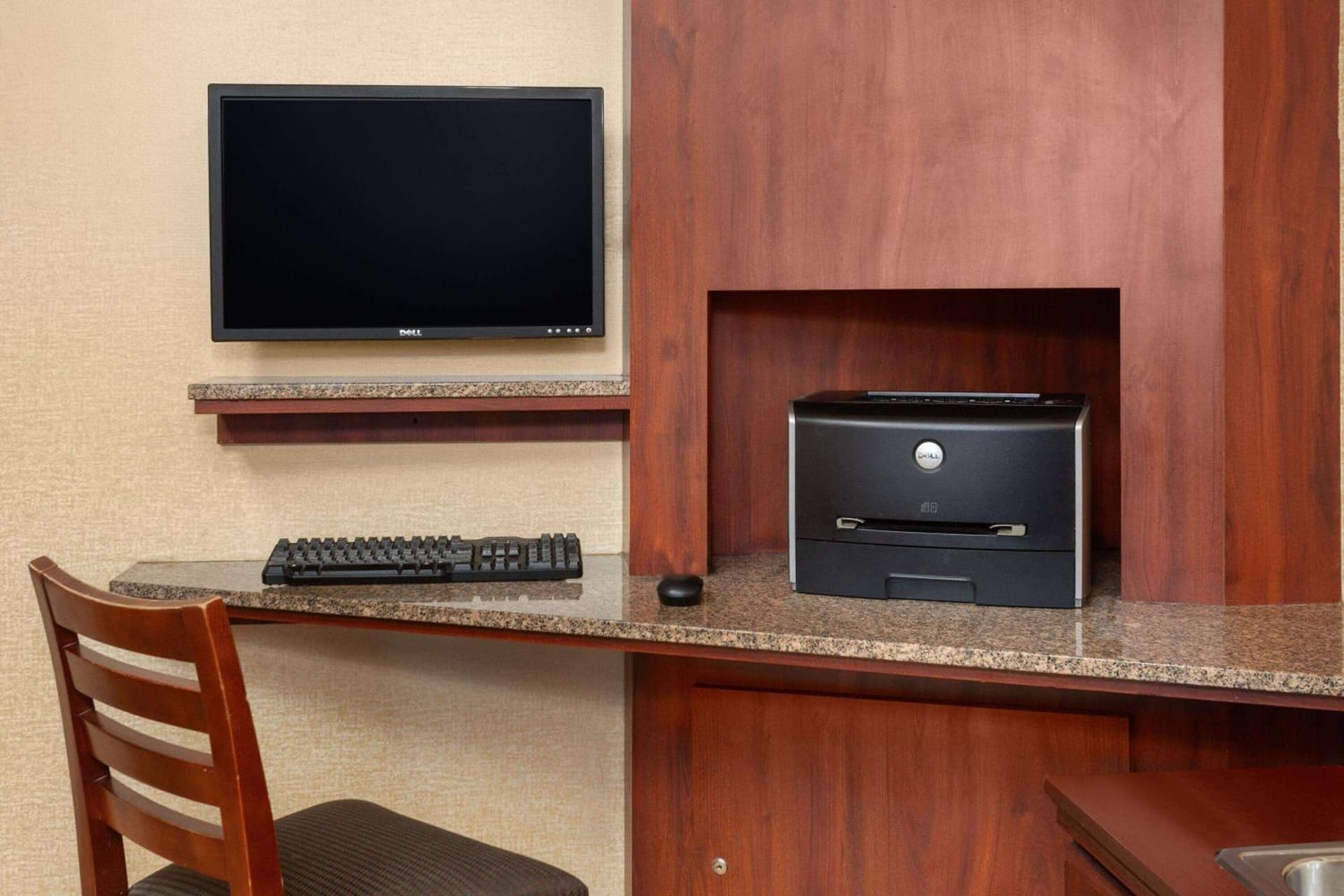 Days Inn by Wyndham Rockford I-90 Walking Distance to Casino interior in Rockford, IL — gallery photo 2