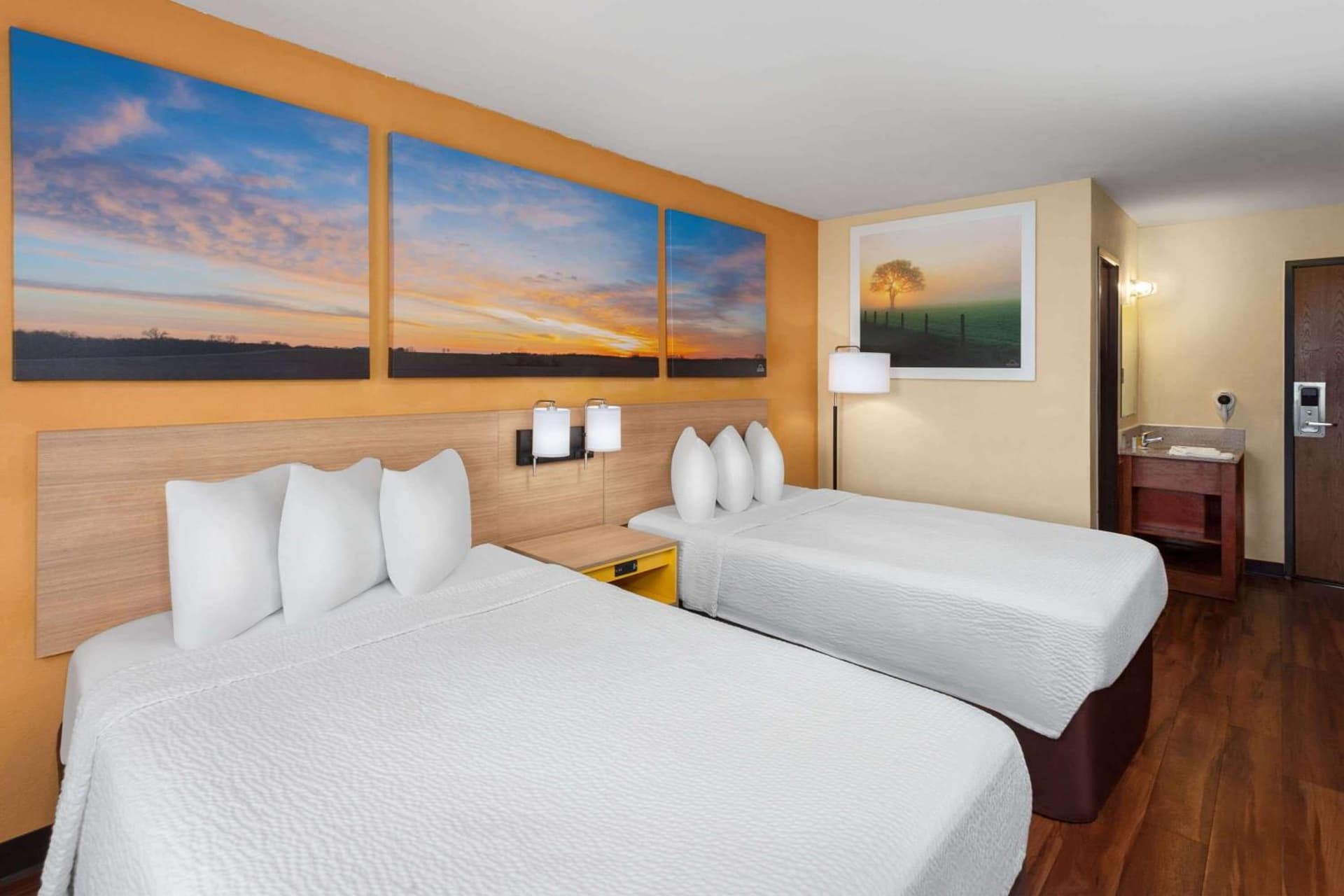 Days Inn by Wyndham Rockford I-90 Walking Distance to Casino gallery photo in Rockford, IL — image 46