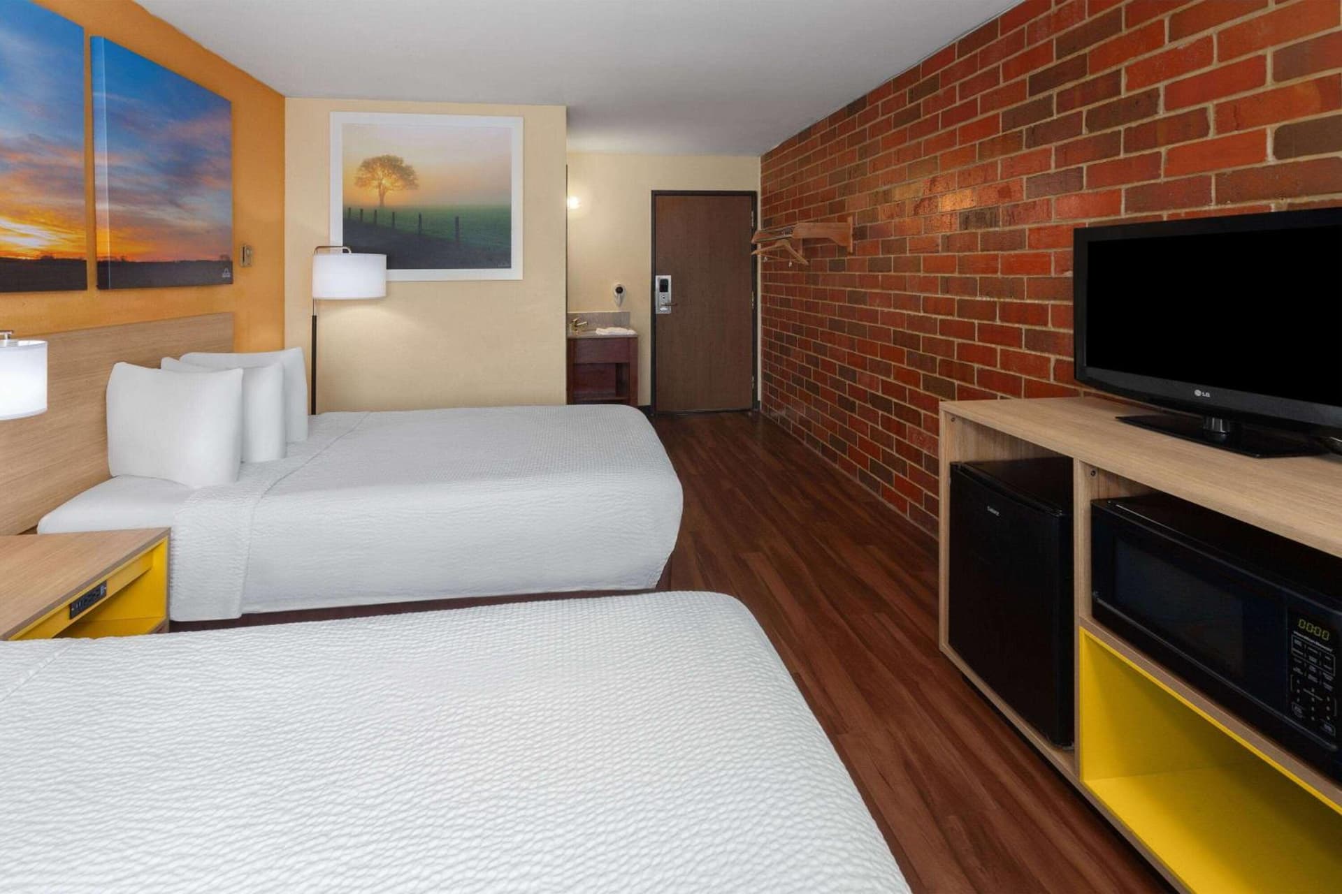 Days Inn by Wyndham Rockford I-90 Walking Distance to Casino gallery photo in Rockford, IL — image 42