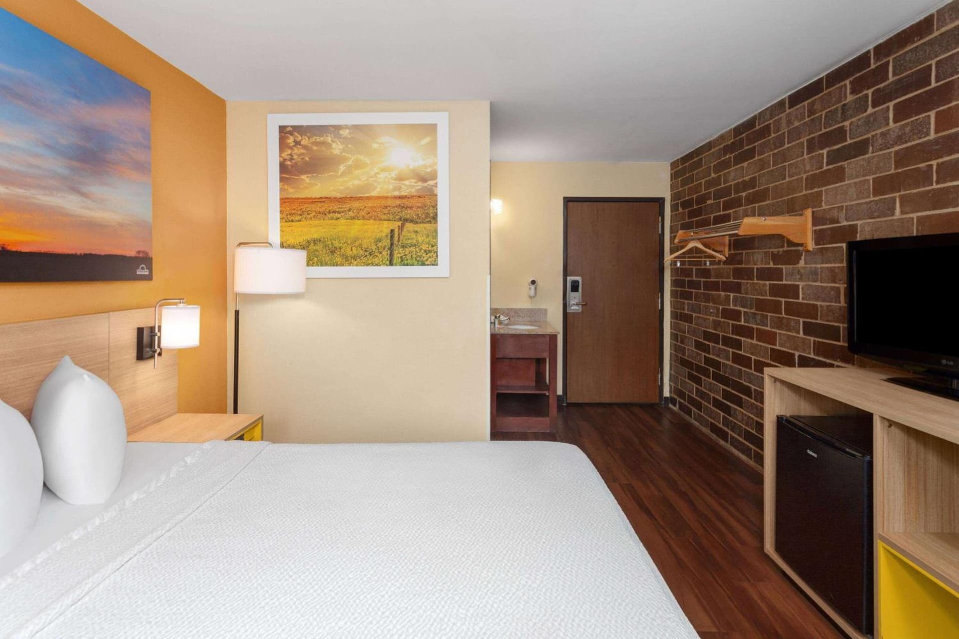 Days Inn by Wyndham Rockford I-90 Walking Distance to Casino gallery photo in Rockford, IL — image 16