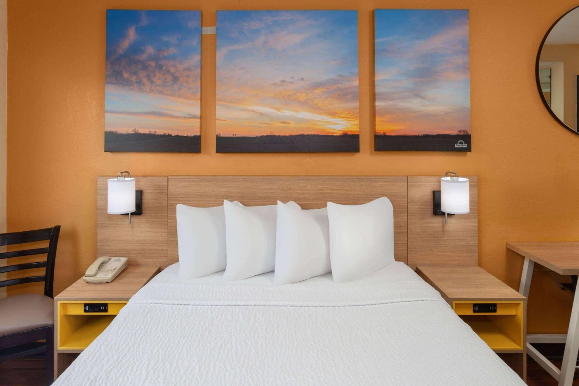 Days Inn by Wyndham Rockford I-90 Walking Distance to Casino gallery photo in Rockford, IL — image 6