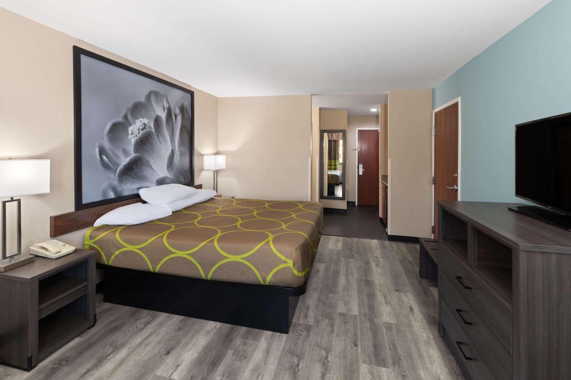Super 8 by Wyndham Lubbock West property views in Lubbock, TX — gallery photo 3