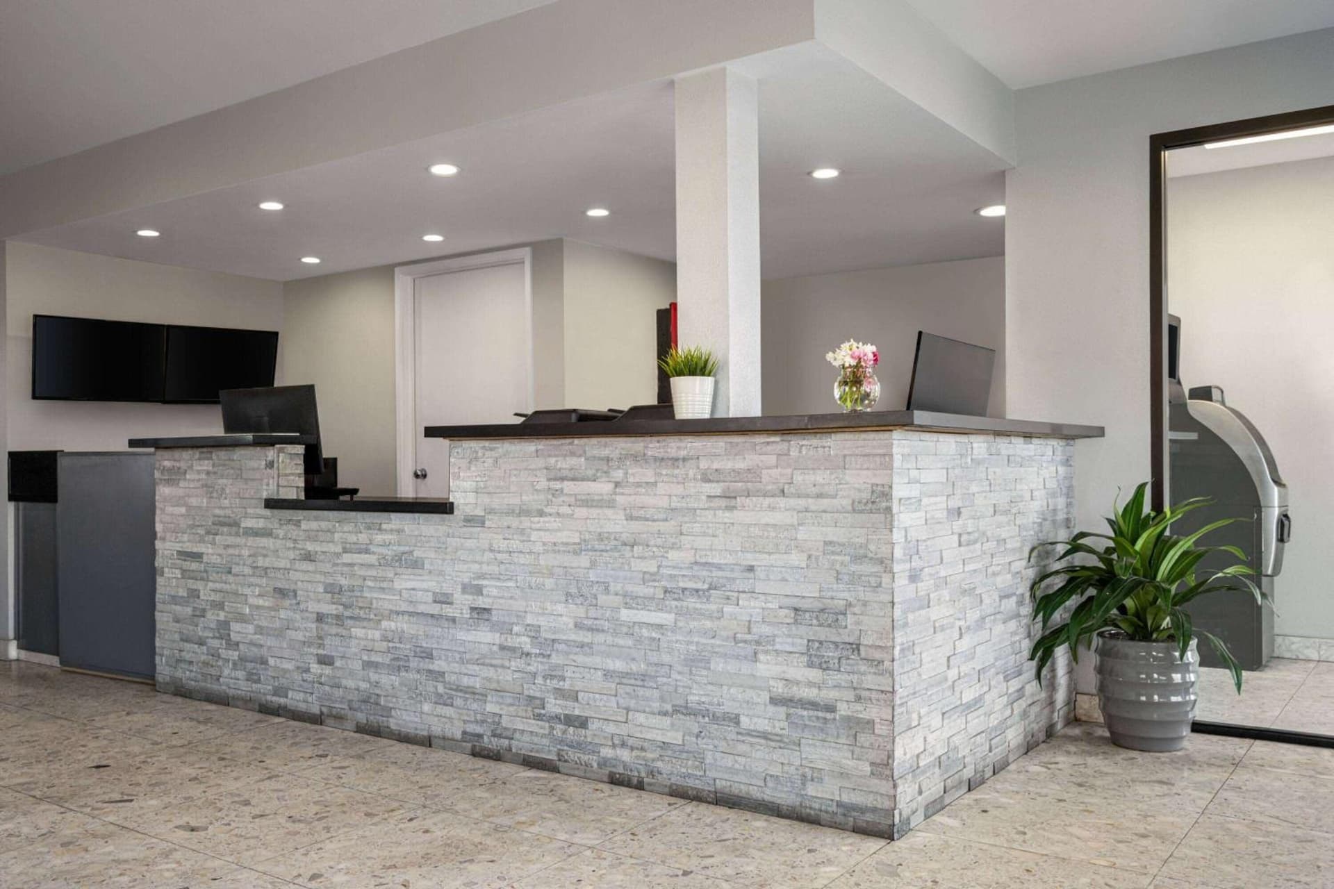 Days Inn by Wyndham Fresno South gallery photo in Fresno, CA — image 4