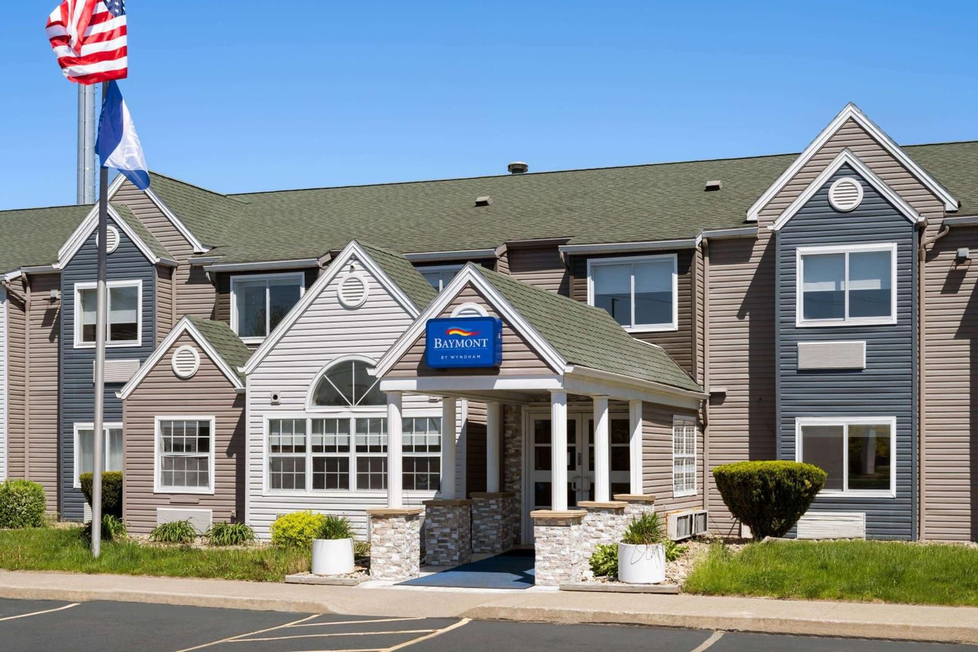 Baymont by Wyndham Boardman interior in Boardman — gallery photo 2