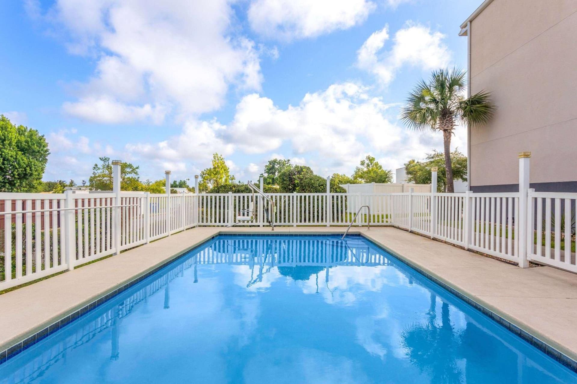 Microtel Inn & Suites by Wyndham Panama City gallery photo in Panama City, FL — image 19