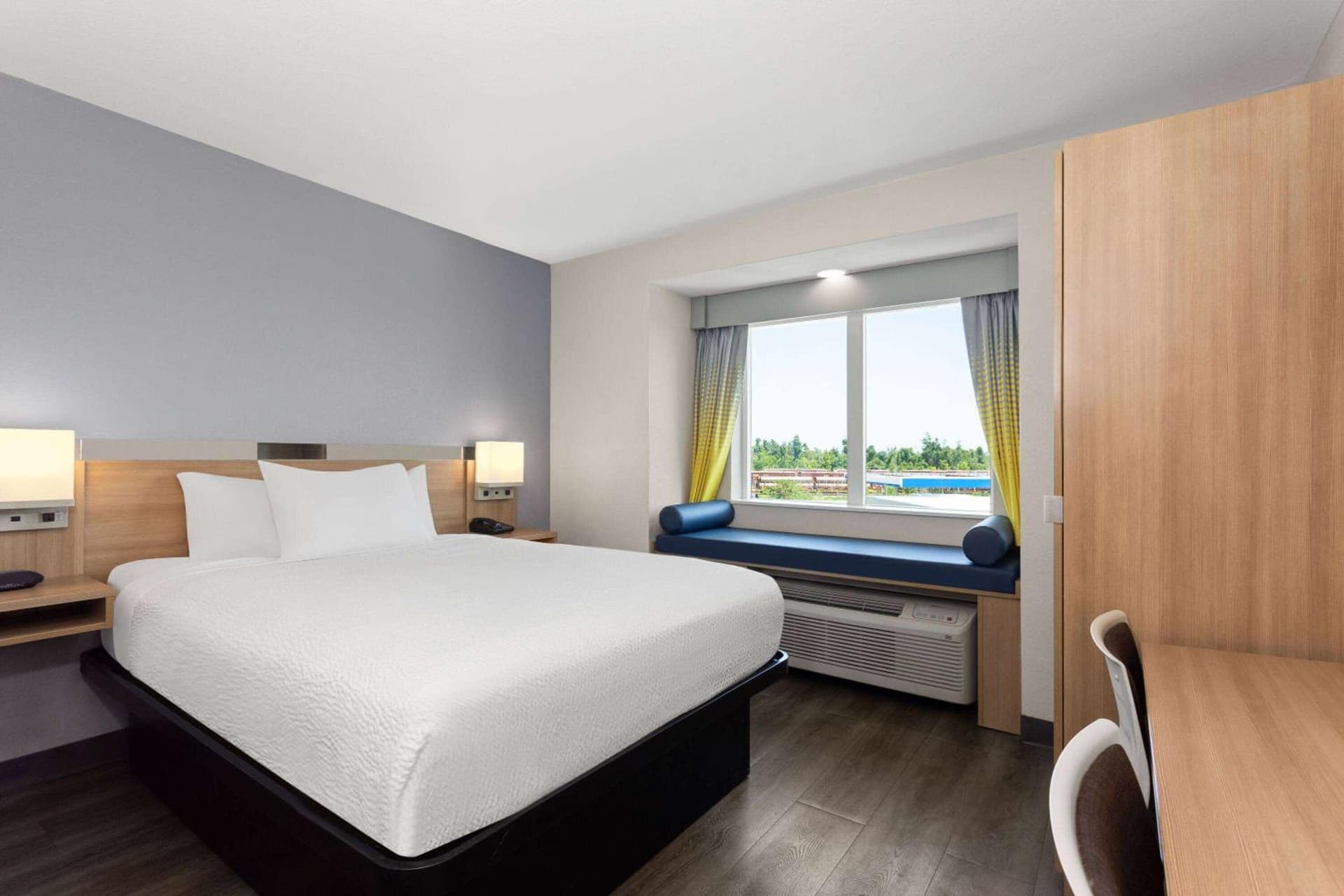 Microtel Inn & Suites by Wyndham Panama City gallery photo in Panama City, FL — image 12
