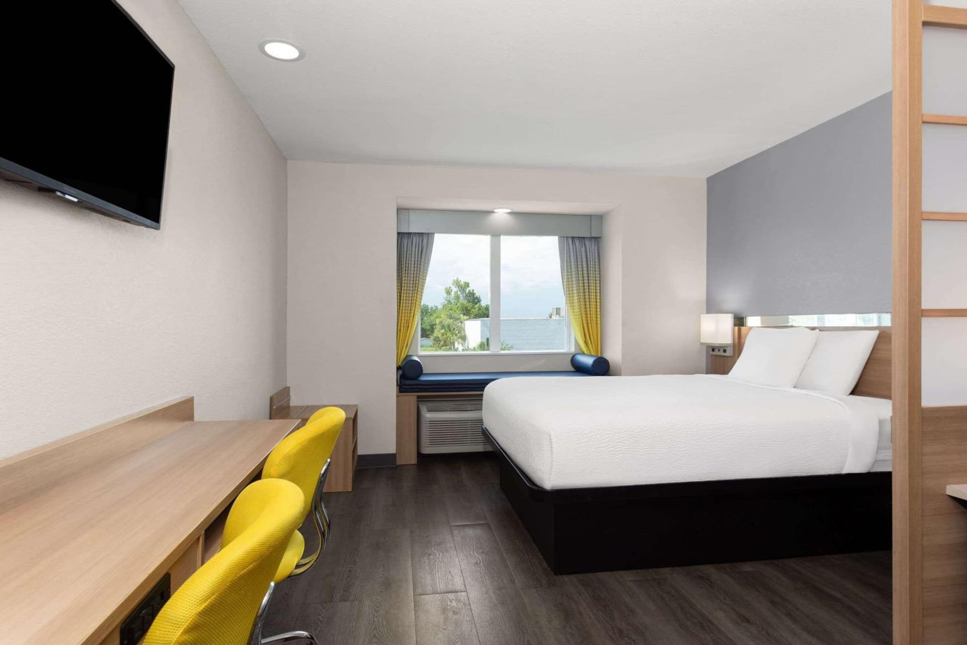 Microtel Inn & Suites by Wyndham Panama City gallery photo in Panama City, FL — image 43