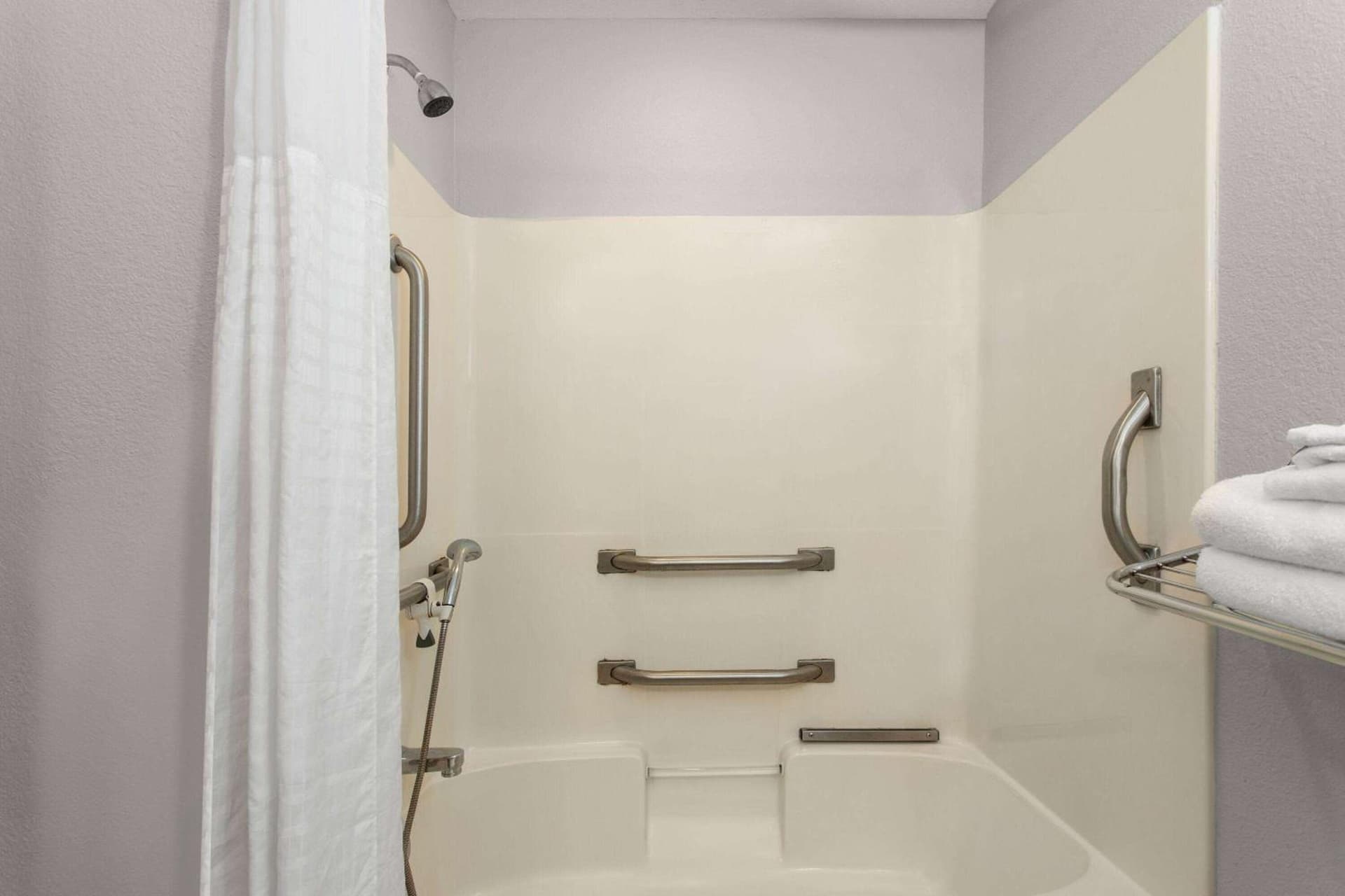 Microtel Inn & Suites by Wyndham Panama City gallery photo in Panama City, FL — image 32