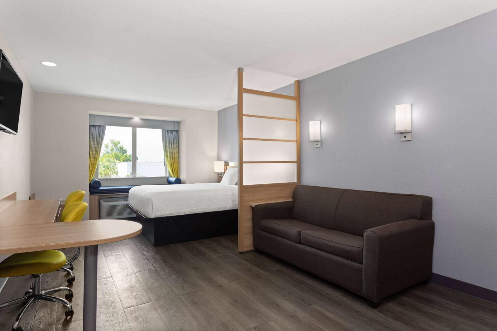 Microtel Inn & Suites by Wyndham Panama City gallery photo in Panama City, FL — image 5