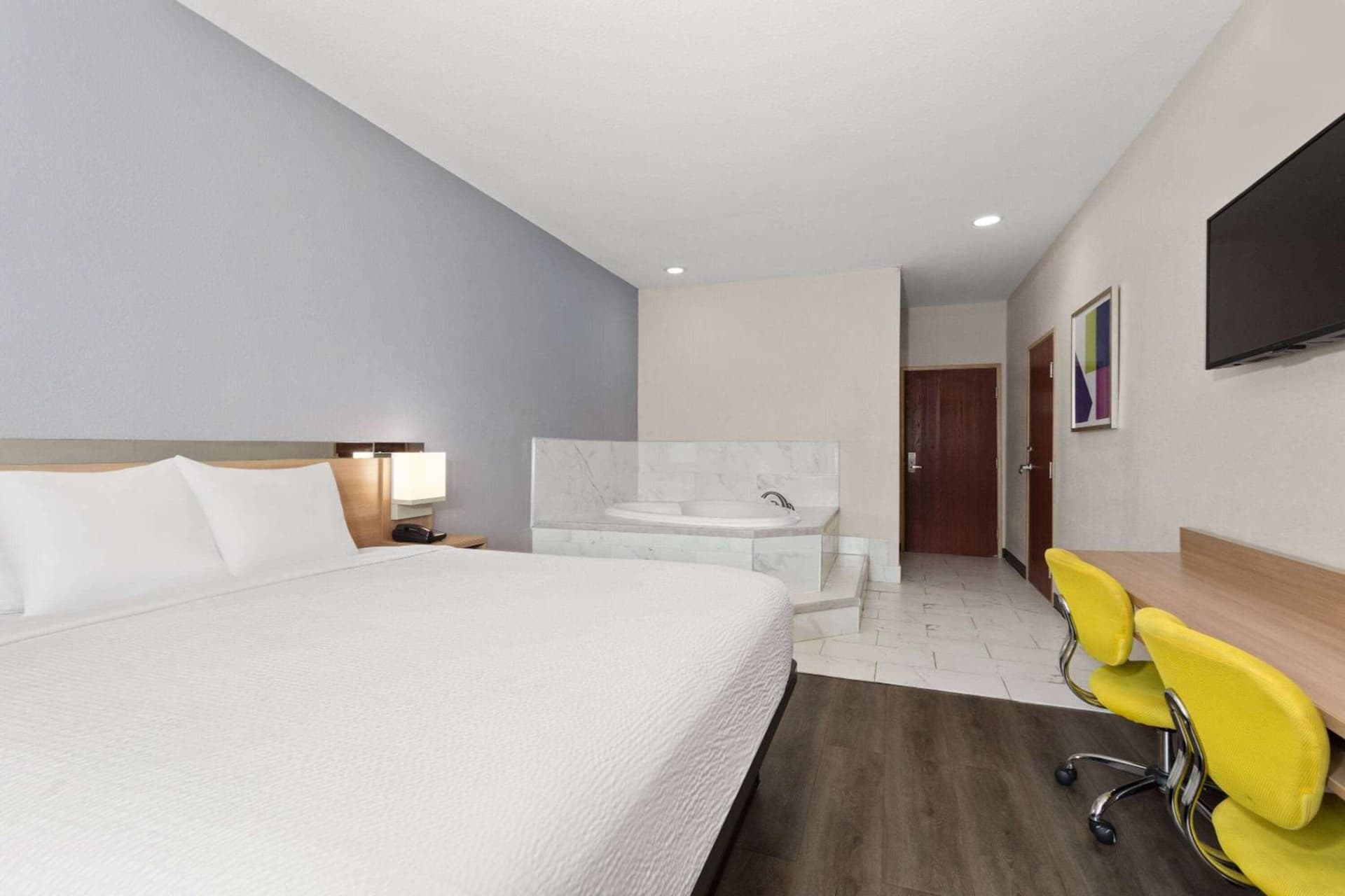 Microtel Inn & Suites by Wyndham Panama City gallery photo in Panama City, FL — image 6