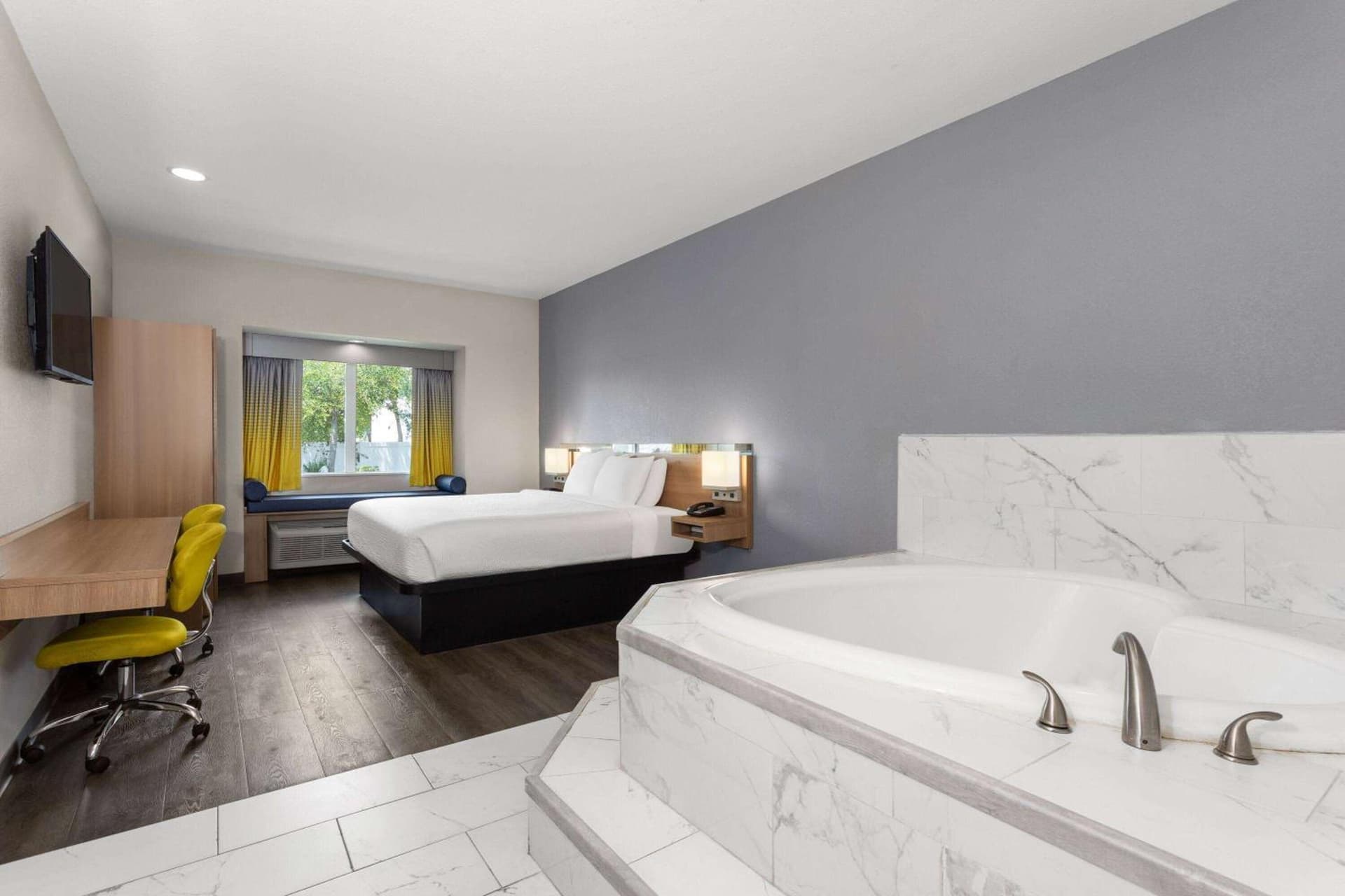 Microtel Inn & Suites by Wyndham Panama City gallery photo in Panama City, FL — image 16