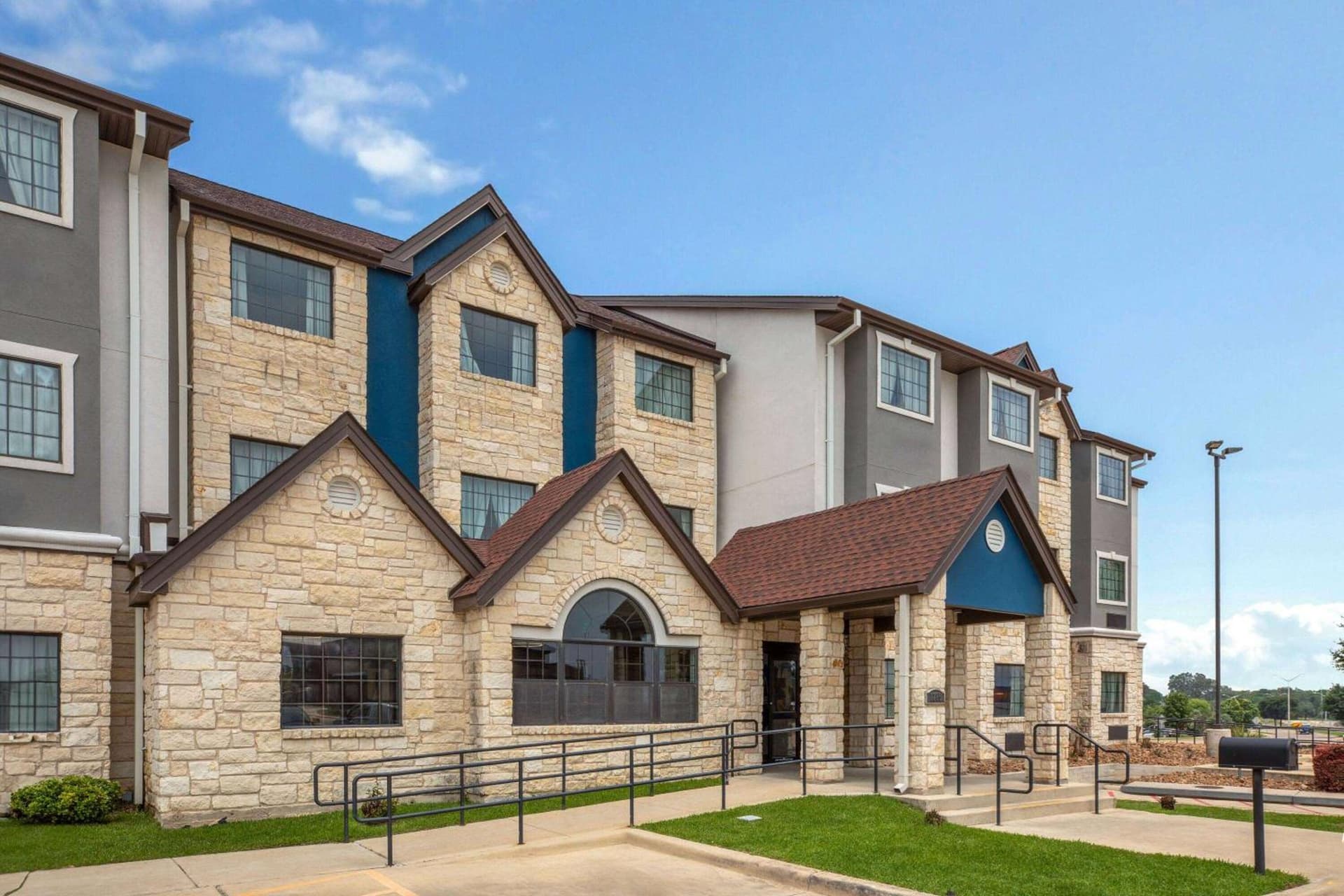 Microtel Inn & Suites by Wyndham Buda Austin South featured exterior or lobby in Buda, TX — similar hotel
