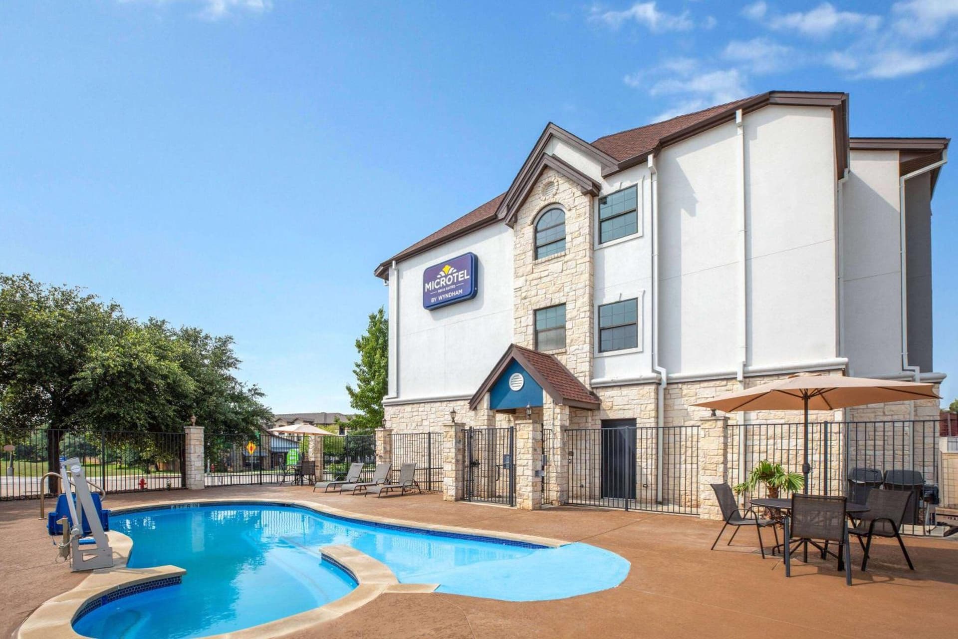 Microtel Inn & Suites by Wyndham Buda Austin South interior in Buda, TX — gallery photo 2