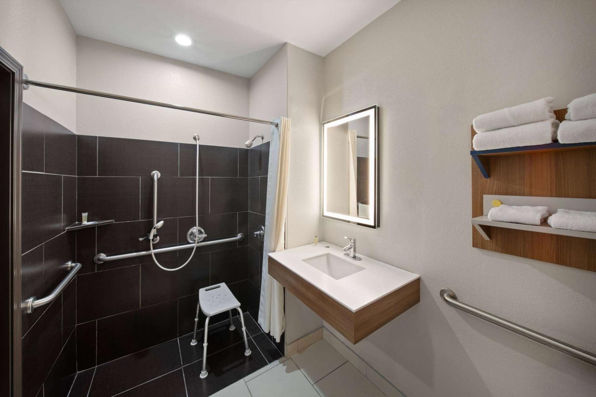 Microtel Inn & Suites by Wyndham Buda Austin South gallery photo in Buda, TX — image 27