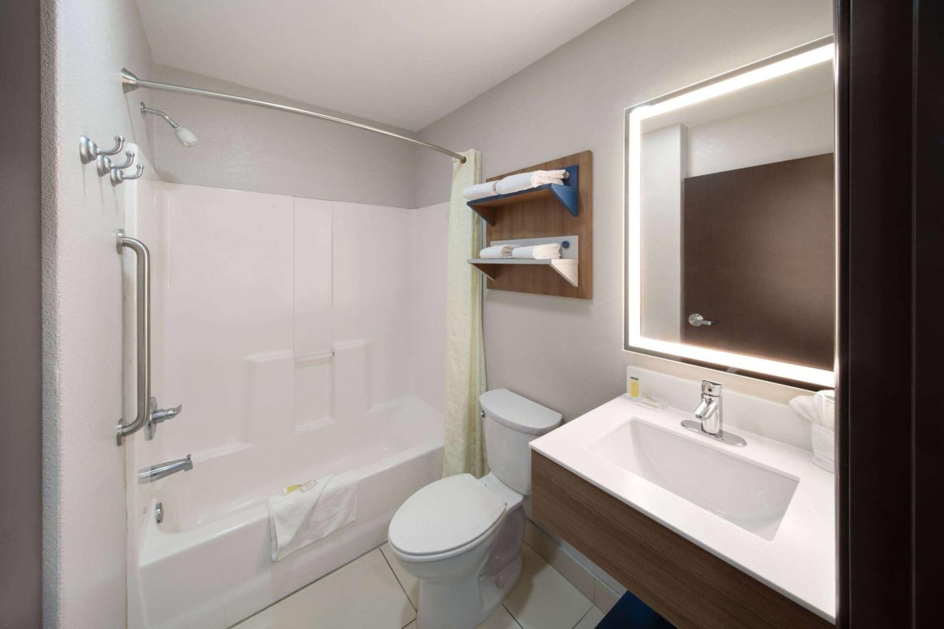 Microtel Inn & Suites by Wyndham Buda Austin South gallery photo in Buda, TX — image 26