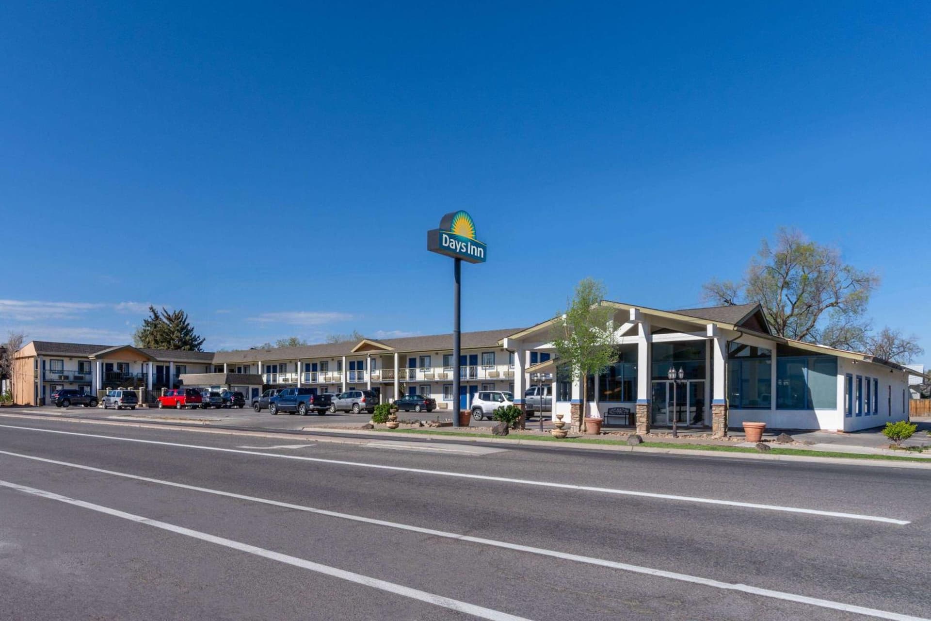 Days Inn by Wyndham Delta CO interior in Delta, CO — gallery photo 2