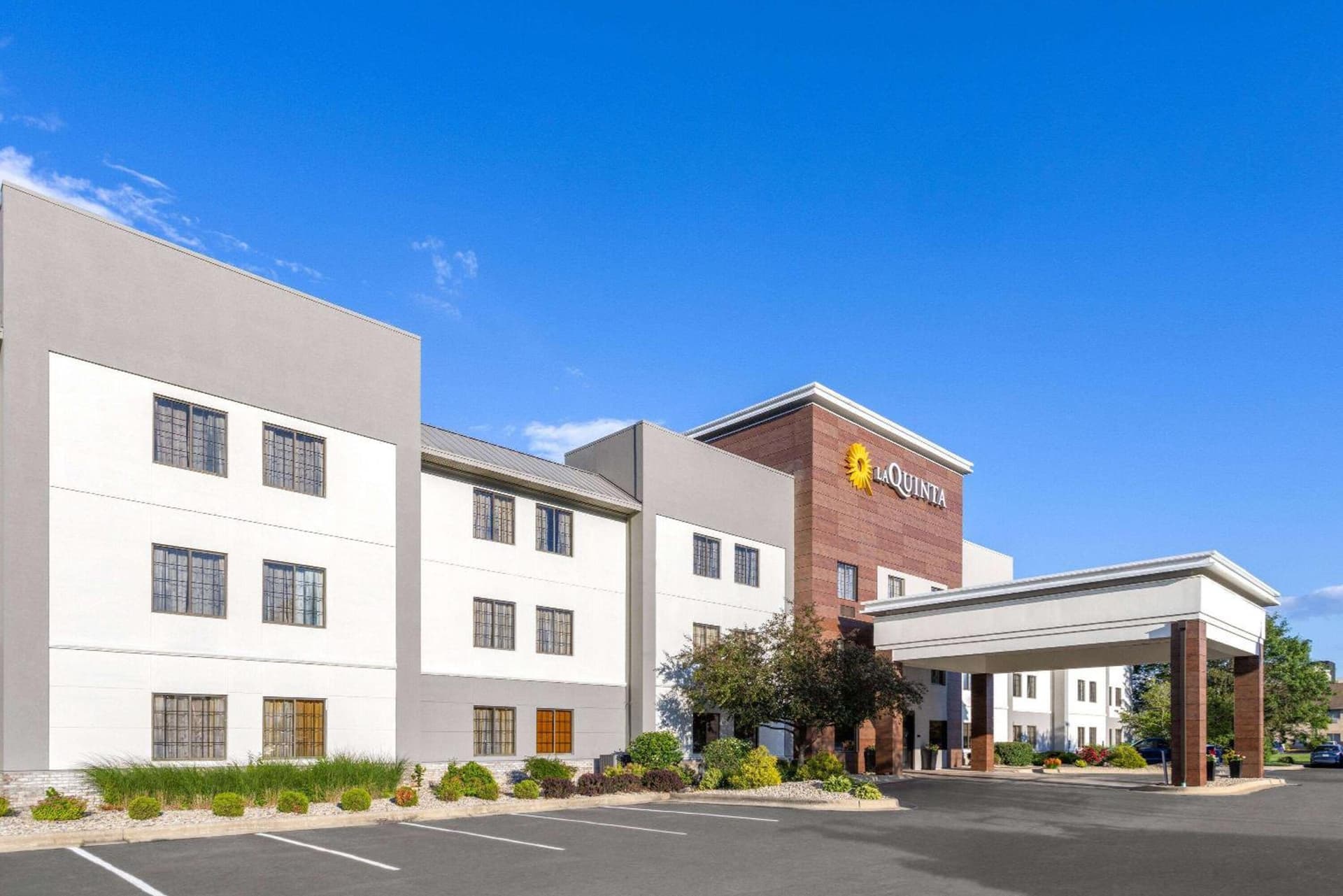 La Quinta by Wyndham Kokomo featured exterior or lobby in Kokomo, IN — similar hotel