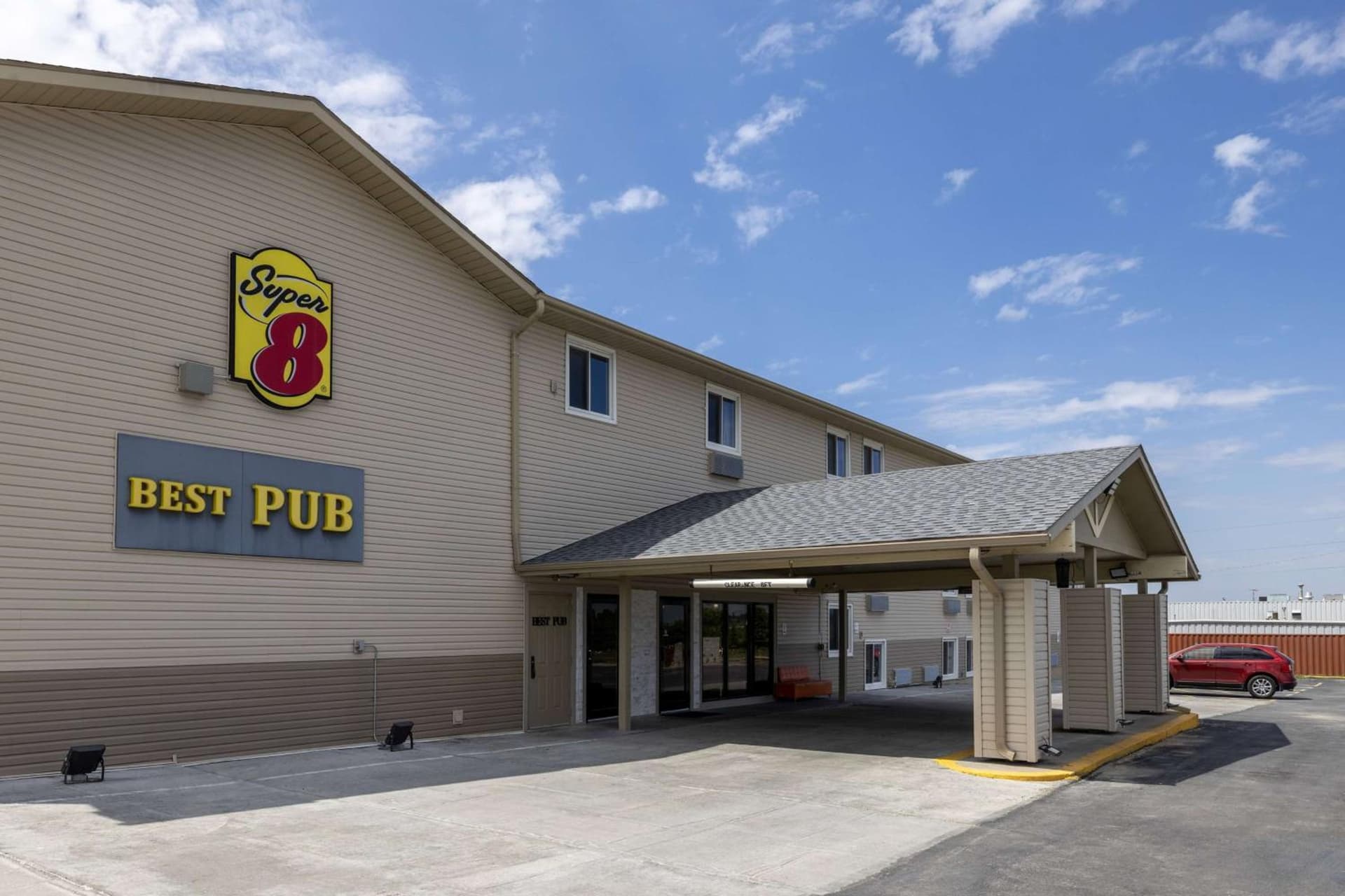Super 8 by Wyndham Omaha SW interior in Omaha, NE — gallery photo 2