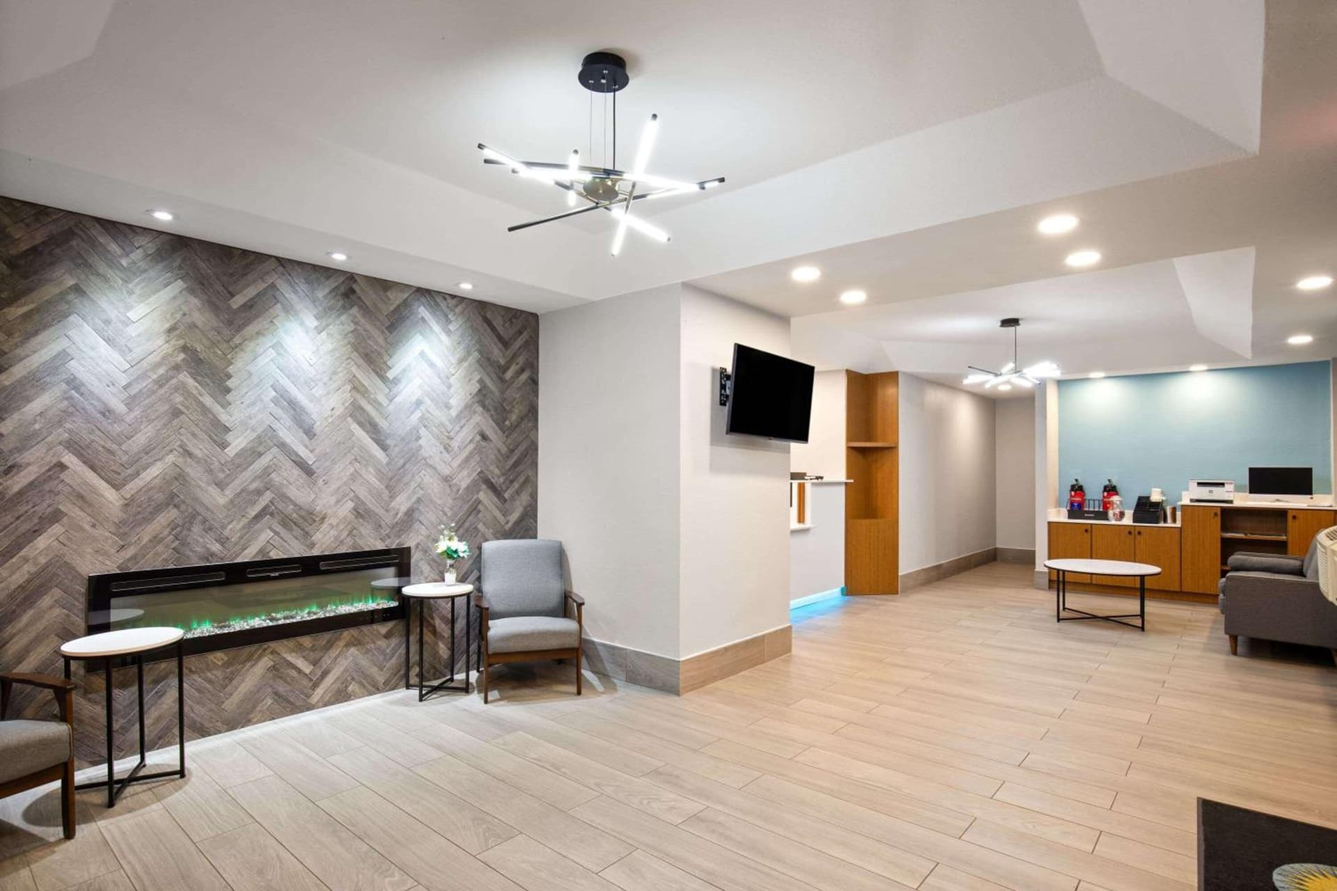 Days Inn by Wyndham Helen interior in Helen, GA — gallery photo 2