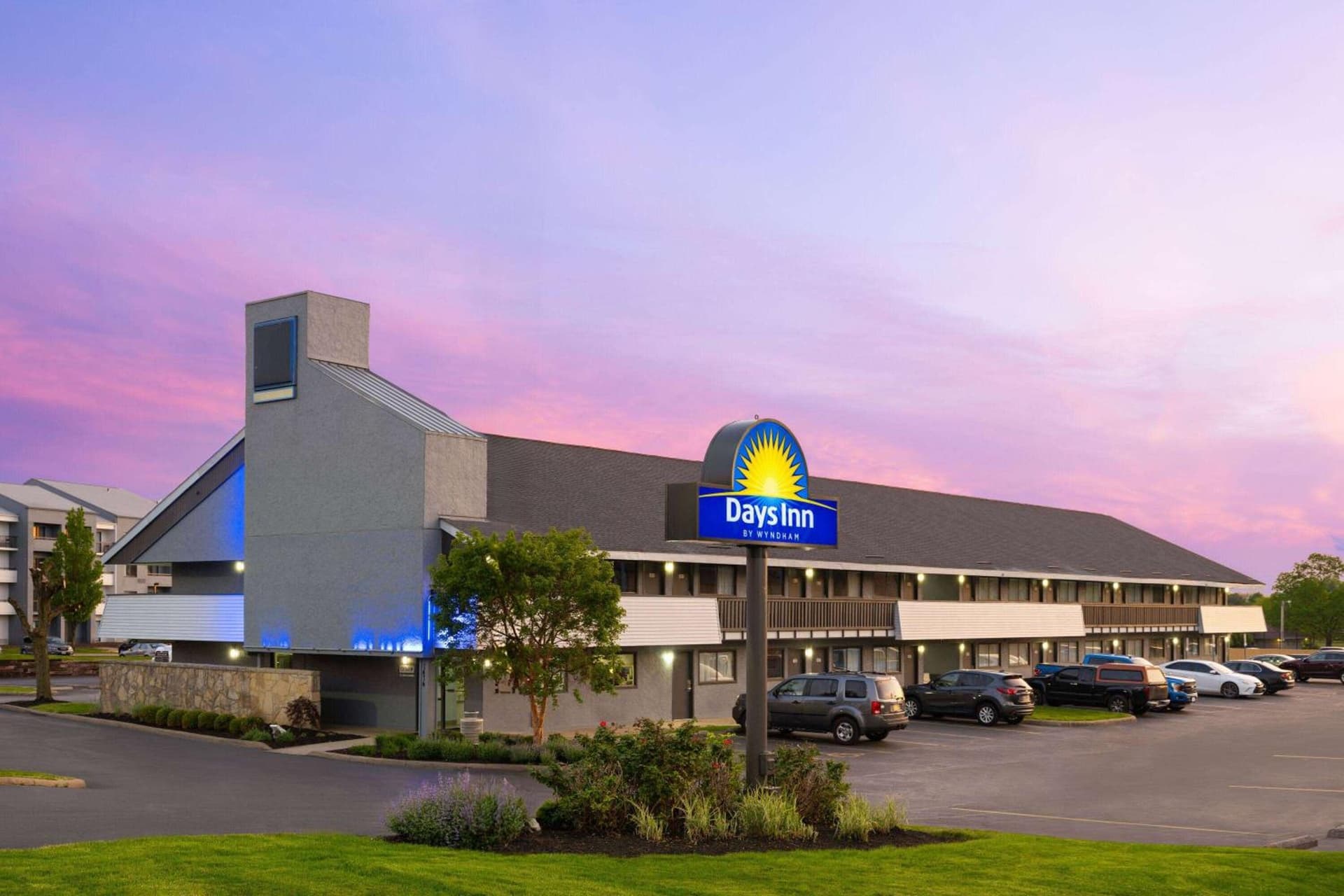 Days Inn by Wyndham Columbus Worthington interior in Columbus, OH — gallery photo 2