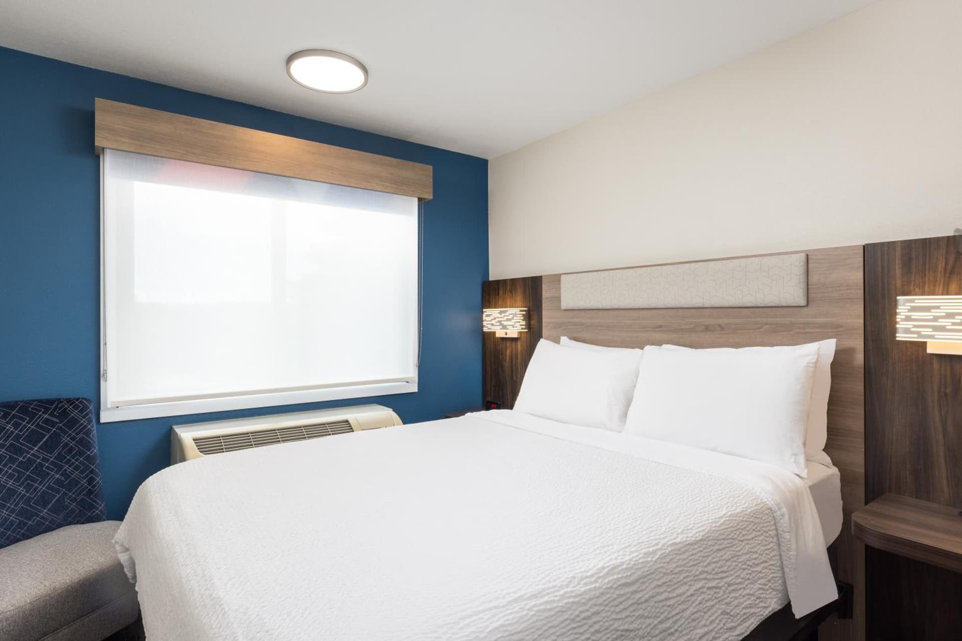 Holiday Inn Express Portland South - Lake Oswego by IHG property views in Lake Oswego, OR — gallery photo 3