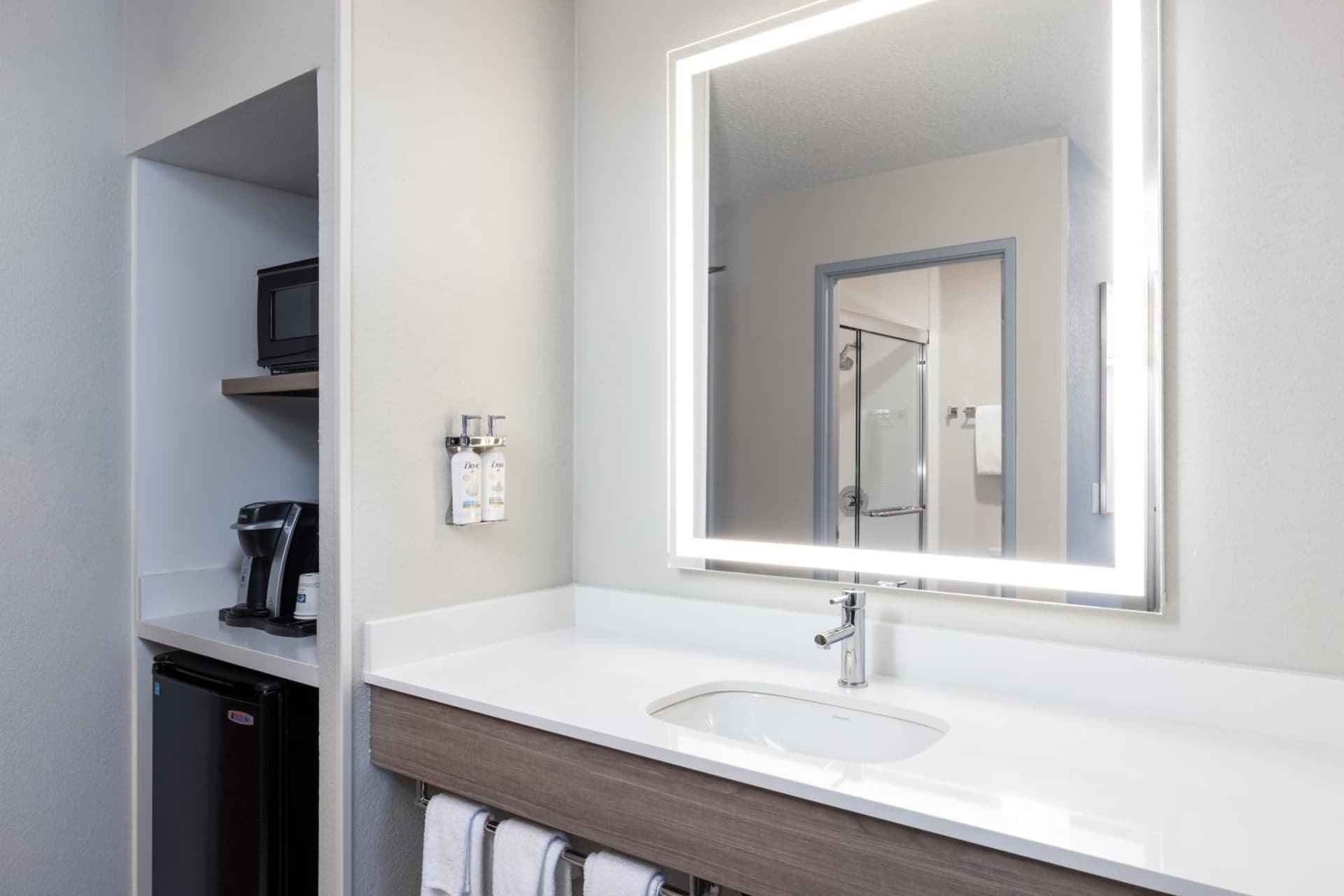 Holiday Inn Express Portland South - Lake Oswego by IHG gallery photo in Lake Oswego, OR — image 59