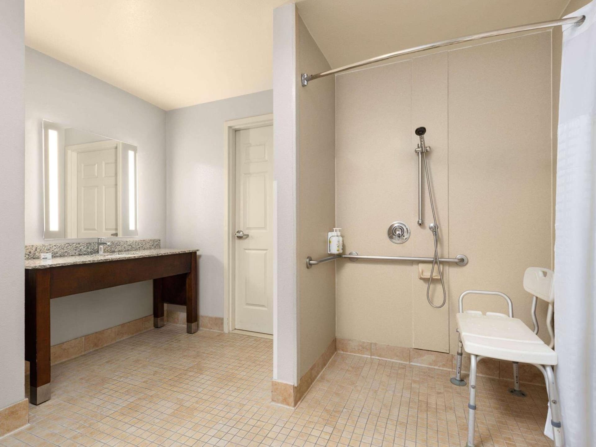 La Quinta by Wyndham Santa Clarita - Valencia gallery photo in Stevenson Ranch, CA — image 7