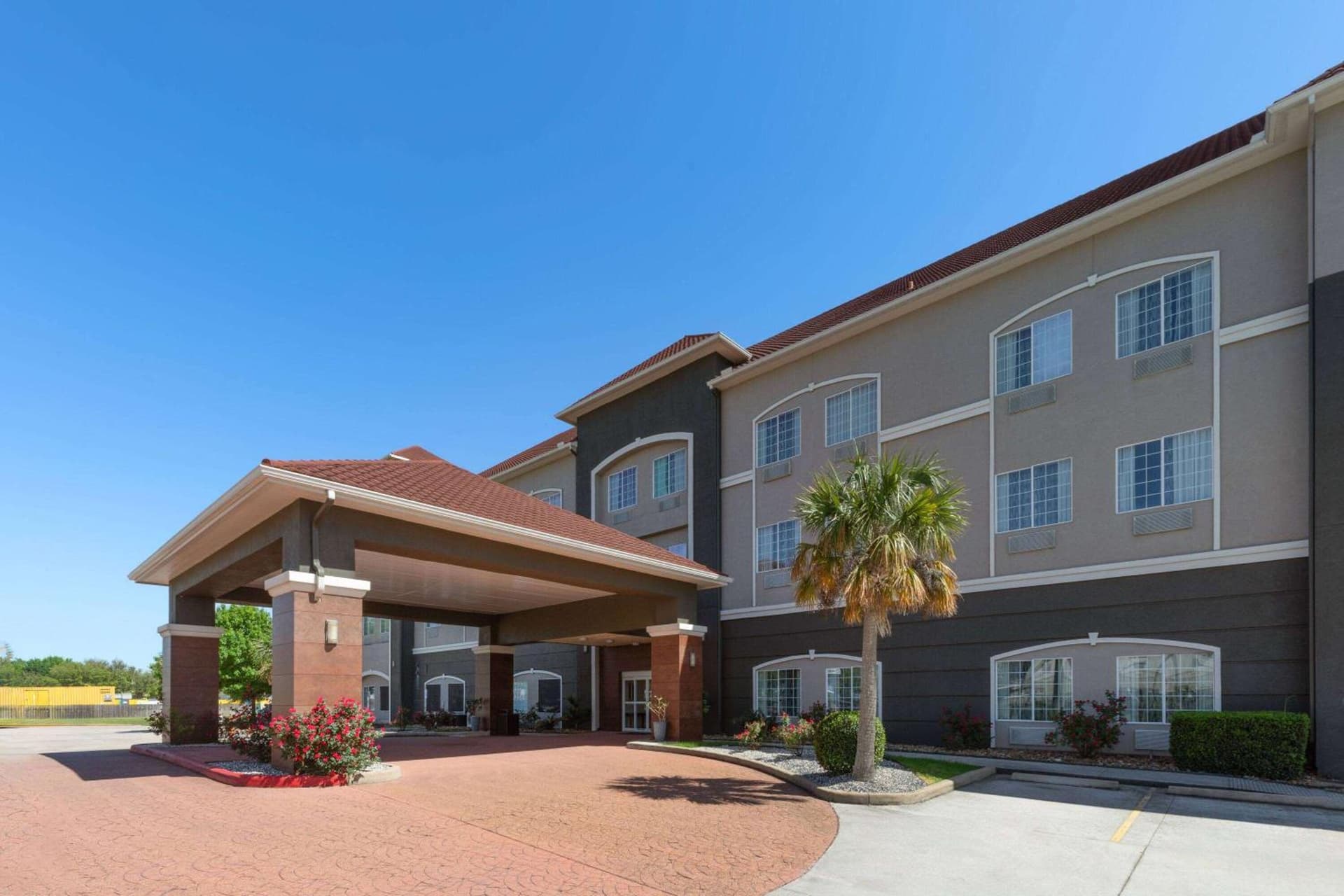 La Quinta by Wyndham Deer Park featured exterior or lobby in Deer Park, TX — similar hotel
