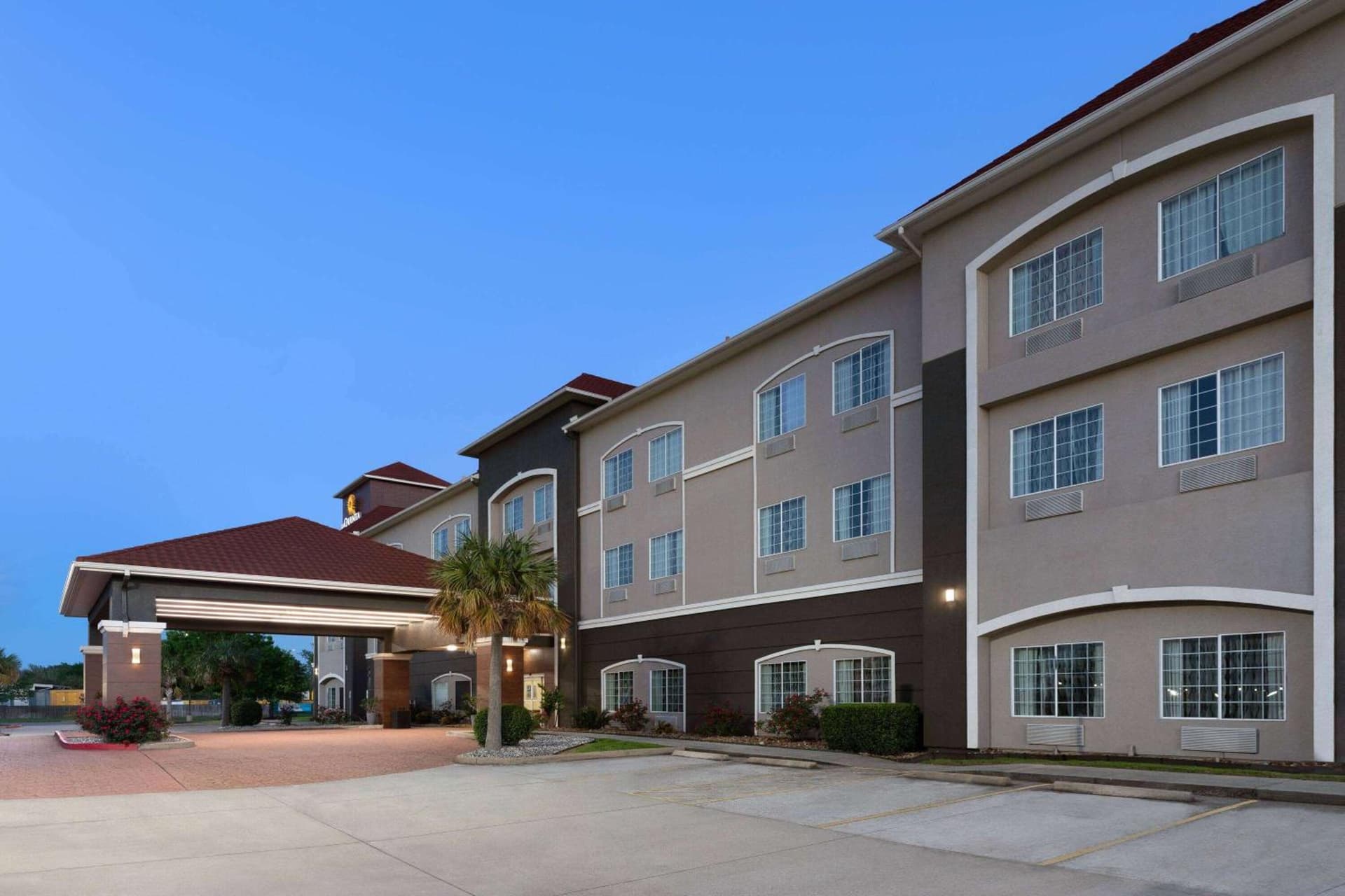 La Quinta by Wyndham Deer Park property views in Deer Park, TX — gallery photo 3