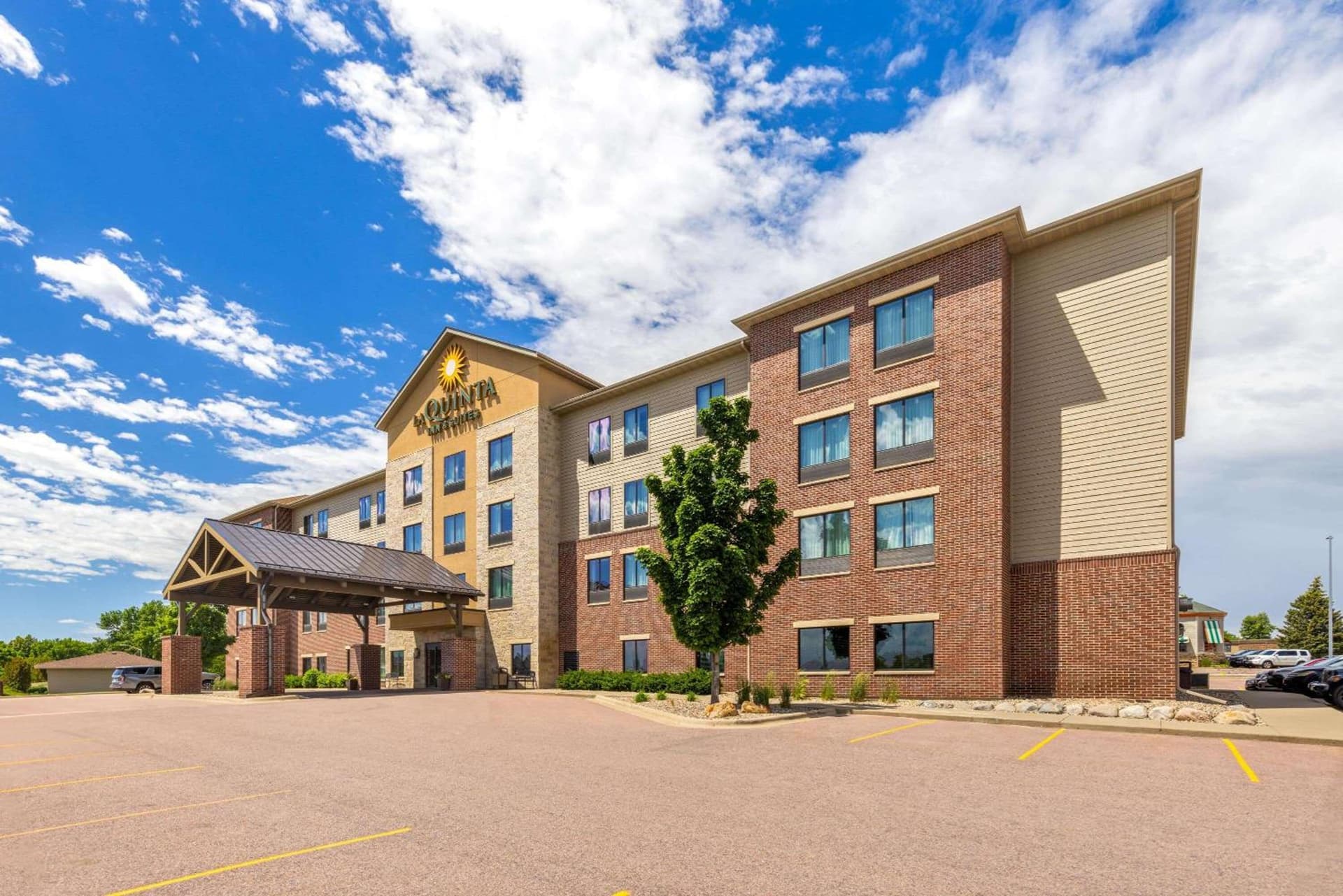 La Quinta by Wyndham Sioux Falls exterior or lobby in Sioux Falls, SD — main listing photo