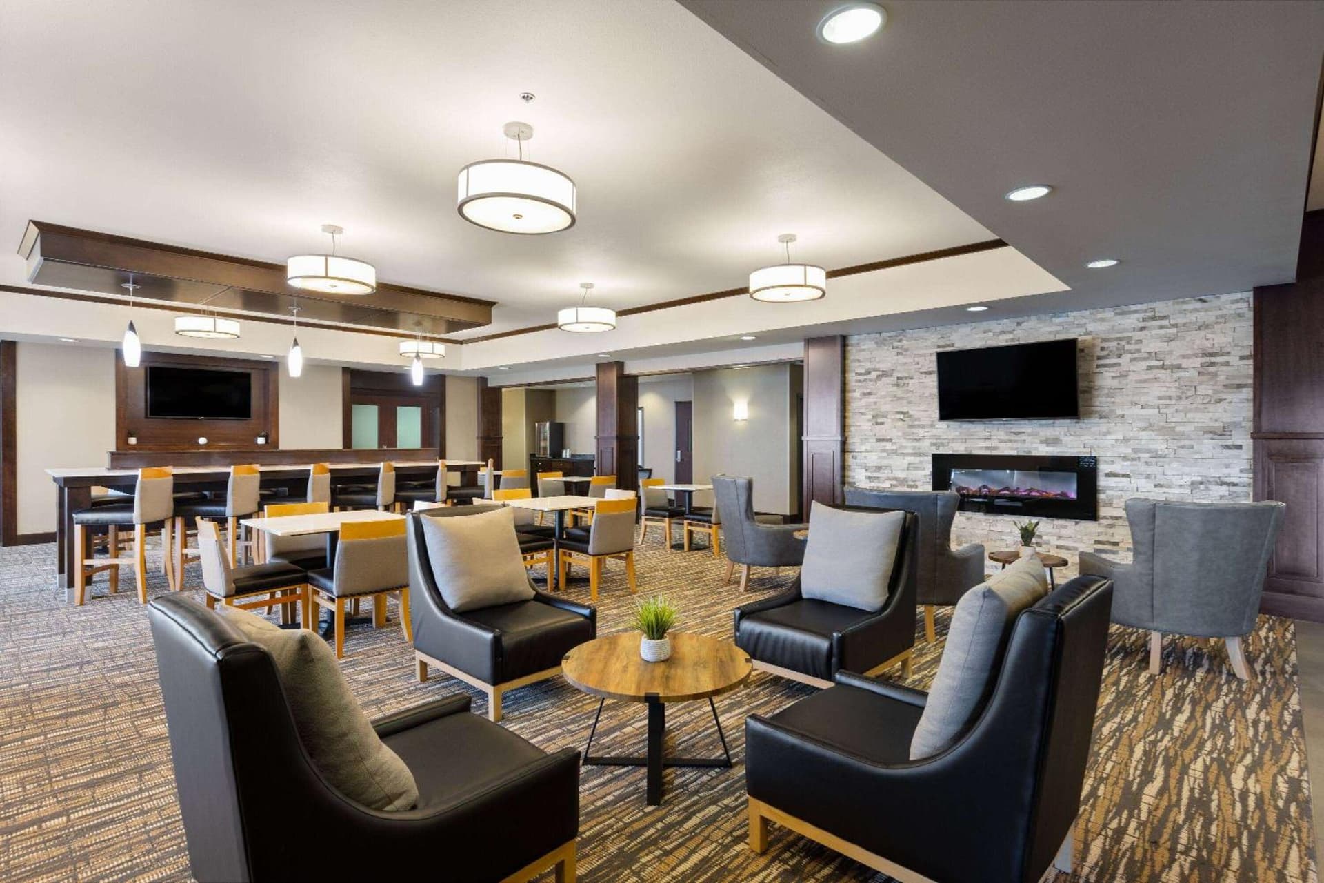 La Quinta by Wyndham Sioux Falls property views in Sioux Falls, SD — gallery photo 3