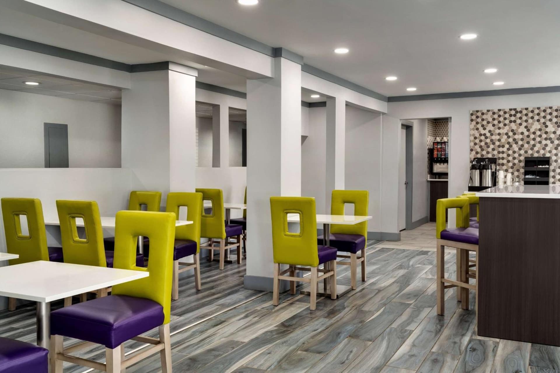 La Quinta Inn Birmingham - Inverness gallery photo in Birmingham, AL — image 29