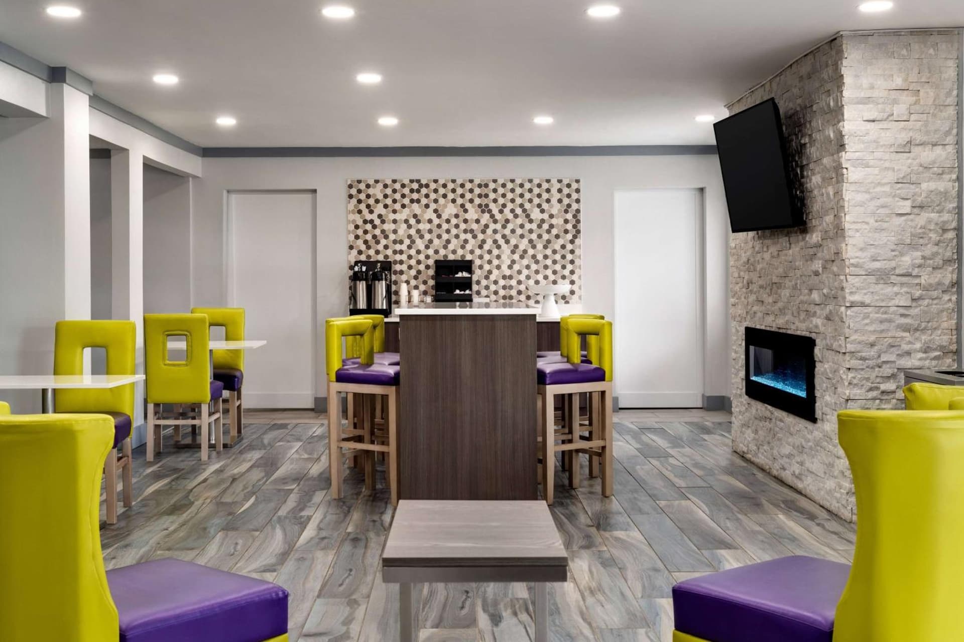 La Quinta Inn Birmingham - Inverness gallery photo in Birmingham, AL — image 6