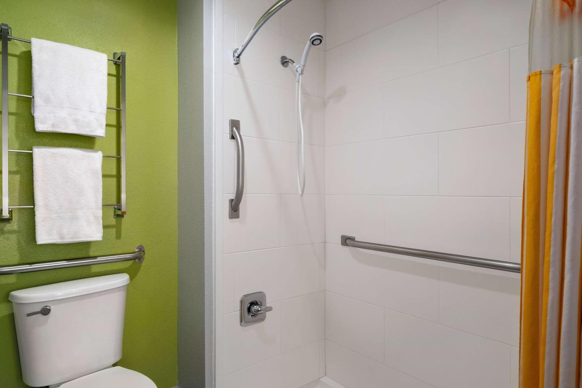 La Quinta Inn Birmingham - Inverness interior in Birmingham, AL — gallery photo 2