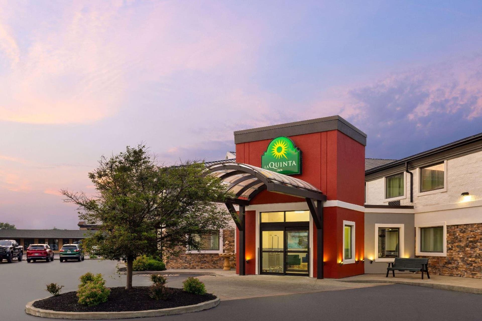 La Quinta Inn by Wyndham Buffalo Airport interior in Williamsville, NY — gallery photo 2