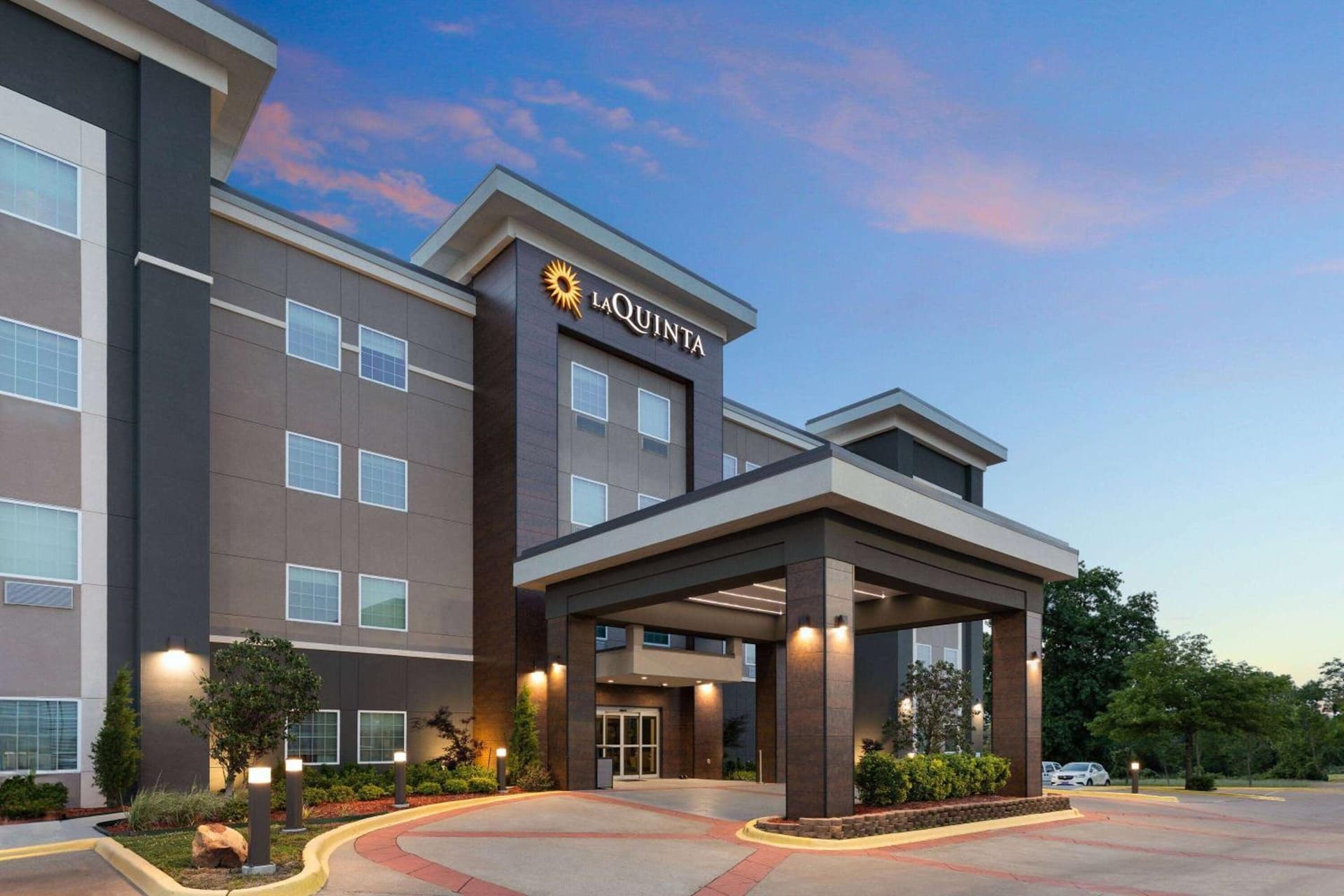 La Quinta by Wyndham McAlester interior in McAlester, OK — gallery photo 2