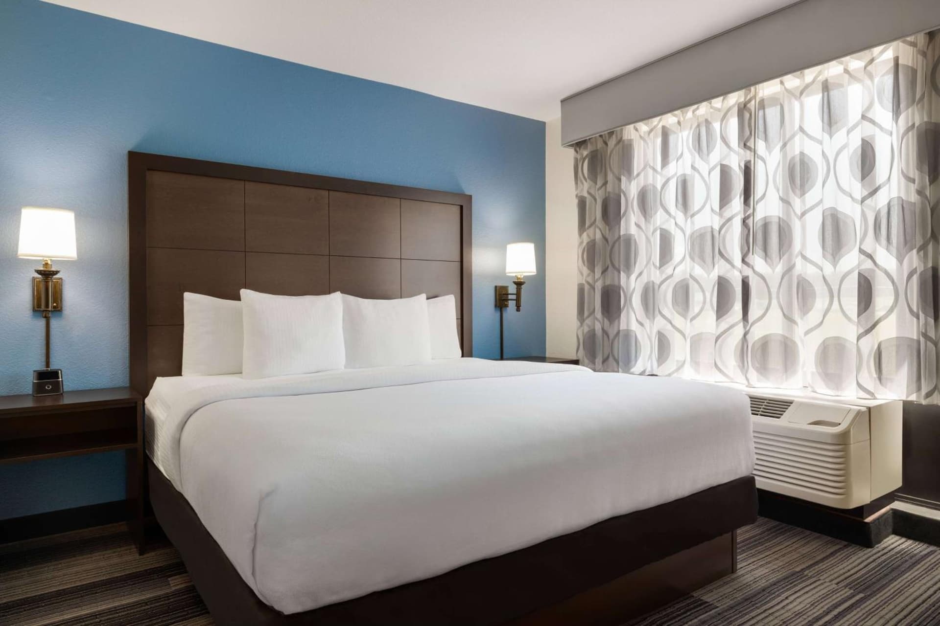 La Quinta Inn & Suites by Wyndham Springfield Airport Rte 66 gallery photo in Springfield, MO — image 5