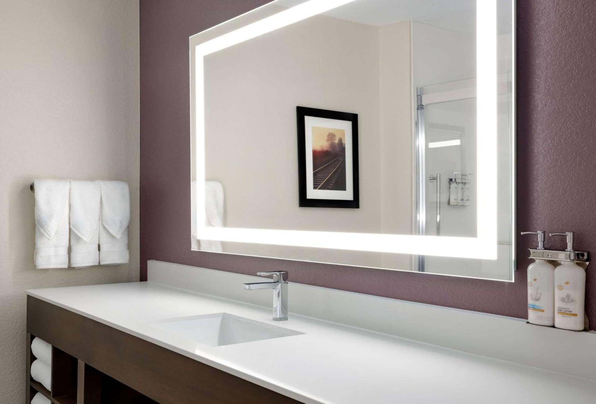 La Quinta Inn & Suites by Wyndham Springfield Airport Rte 66 gallery photo in Springfield, MO — image 77
