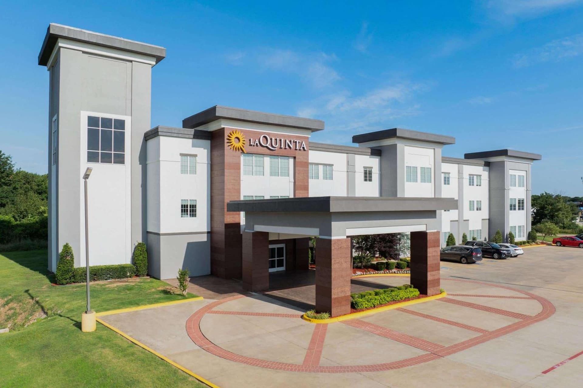 La Quinta by Wyndham Muskogee interior in Muskogee, OK — gallery photo 2