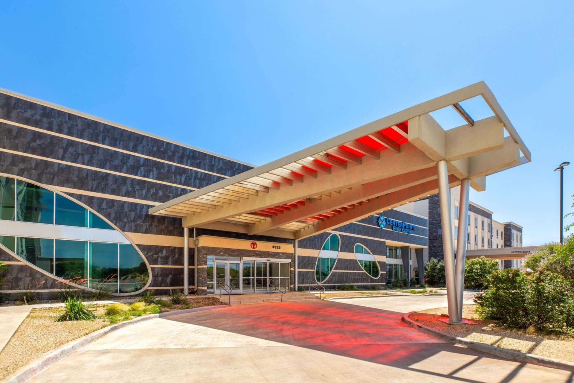 Days Inn & Suites by Wyndham Lubbock Medical Center interior in Lubbock, TX — gallery photo 2