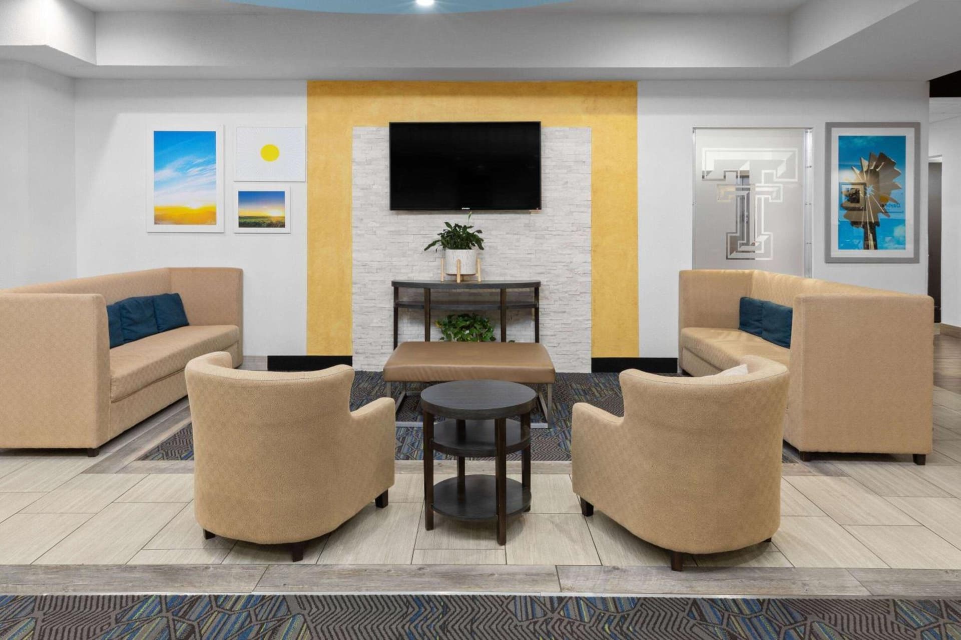 Days Inn & Suites by Wyndham Lubbock Medical Center gallery photo in Lubbock, TX — image 5