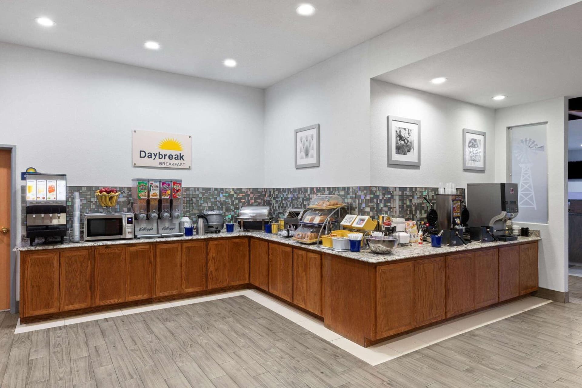 Days Inn & Suites by Wyndham Lubbock Medical Center gallery photo in Lubbock, TX — image 6