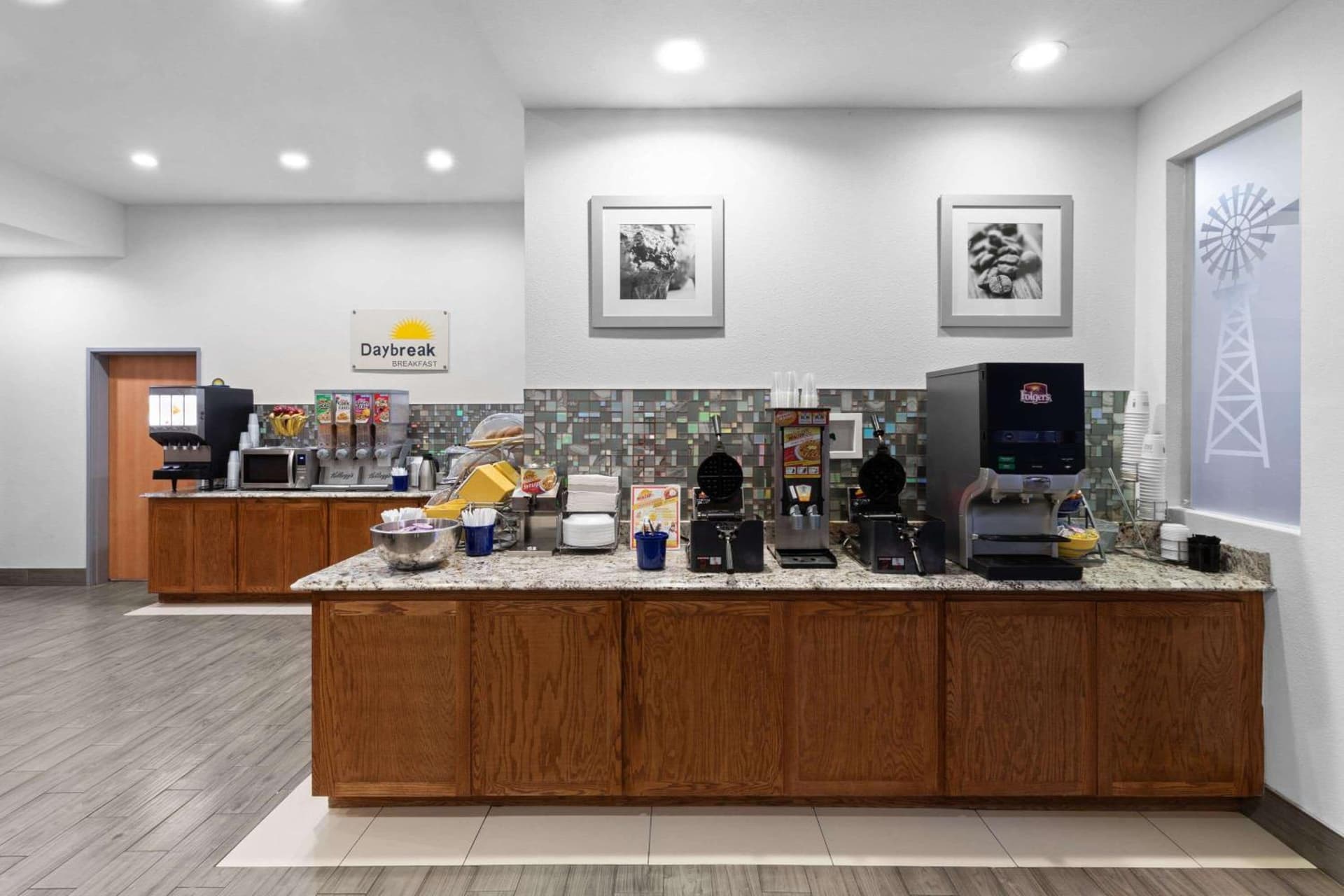 Days Inn & Suites by Wyndham Lubbock Medical Center gallery photo in Lubbock, TX — image 14