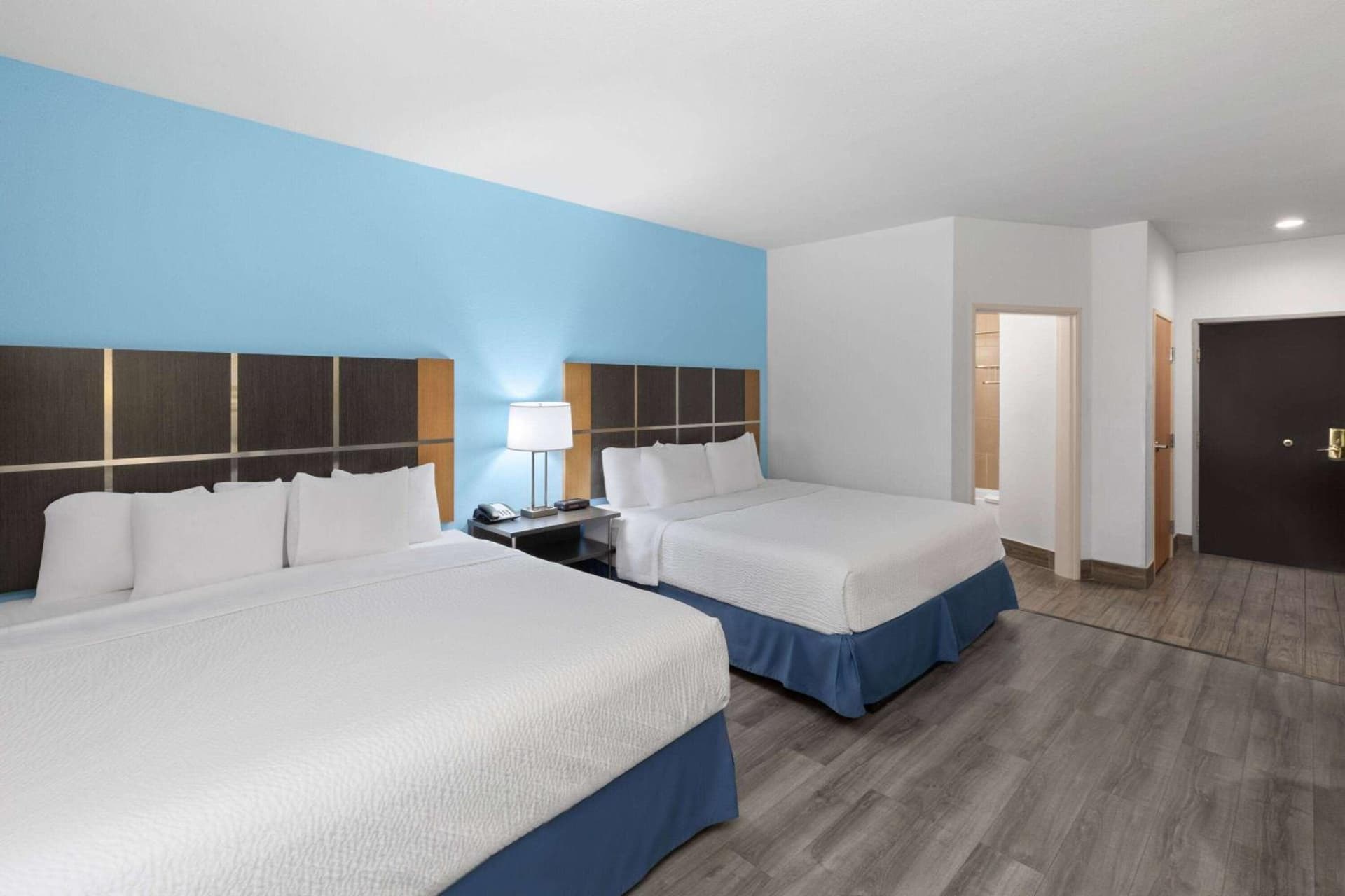 Days Inn & Suites by Wyndham Lubbock Medical Center gallery photo in Lubbock, TX — image 9