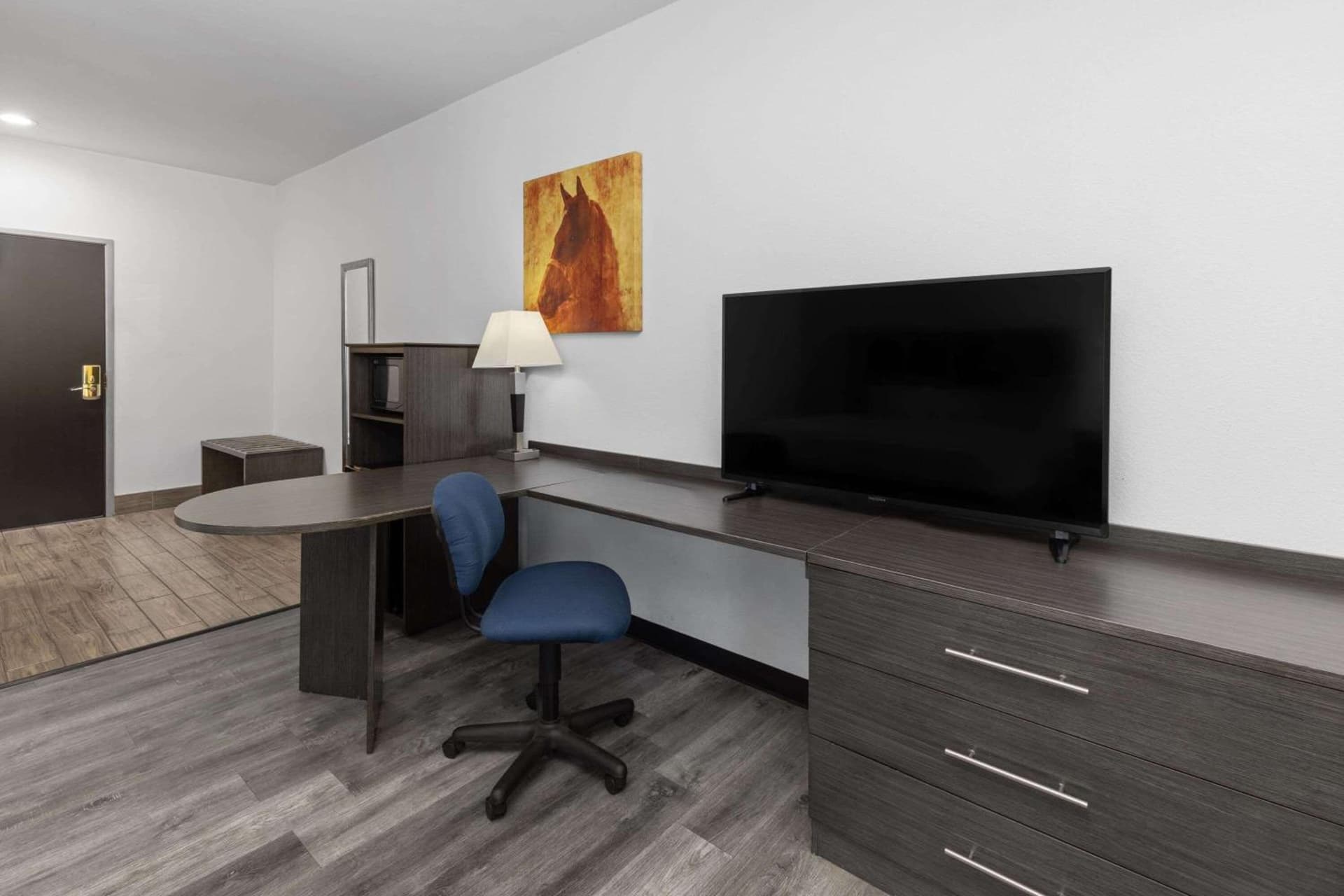 Days Inn & Suites by Wyndham Lubbock Medical Center gallery photo in Lubbock, TX — image 33