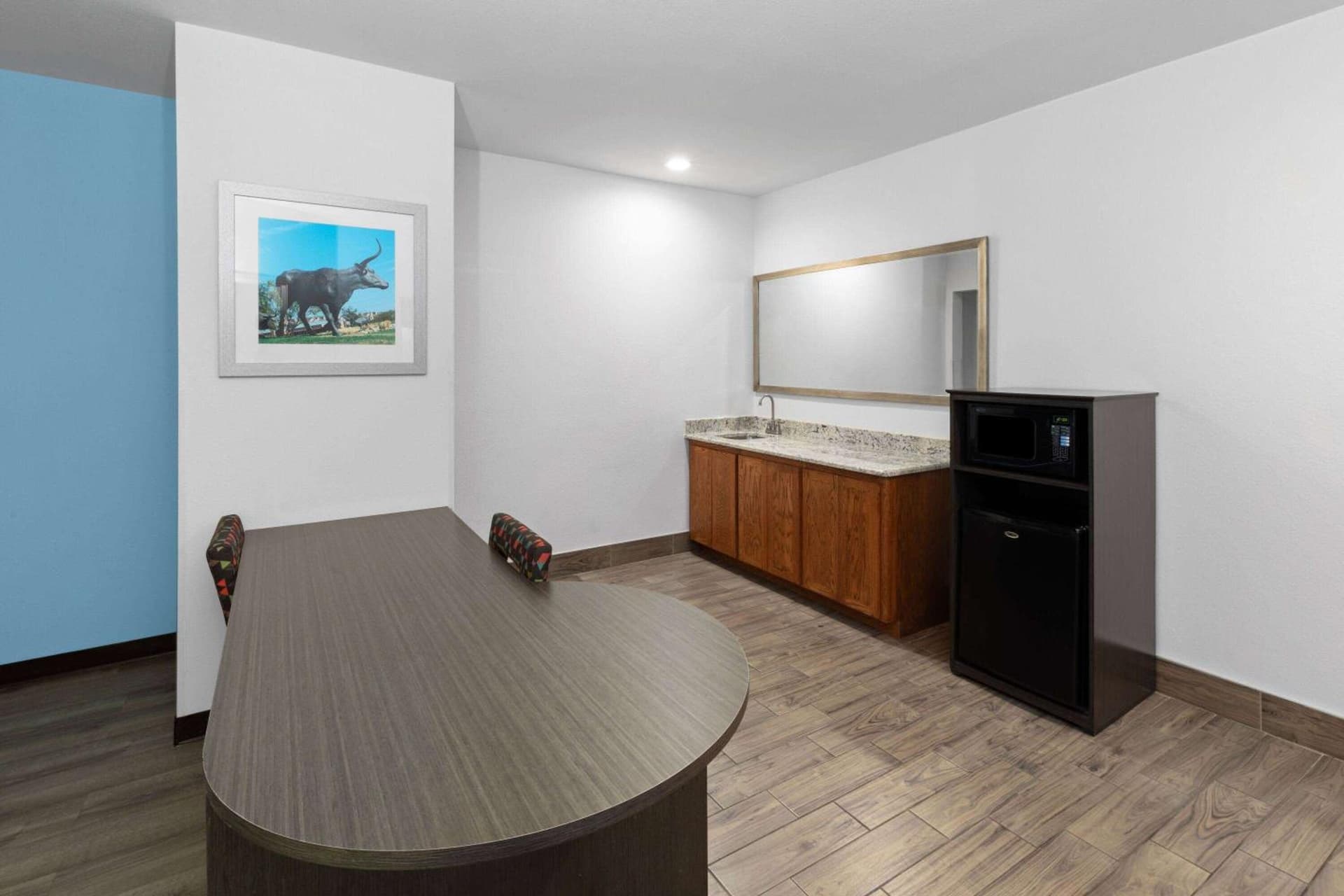 Days Inn & Suites by Wyndham Lubbock Medical Center gallery photo in Lubbock, TX — image 19