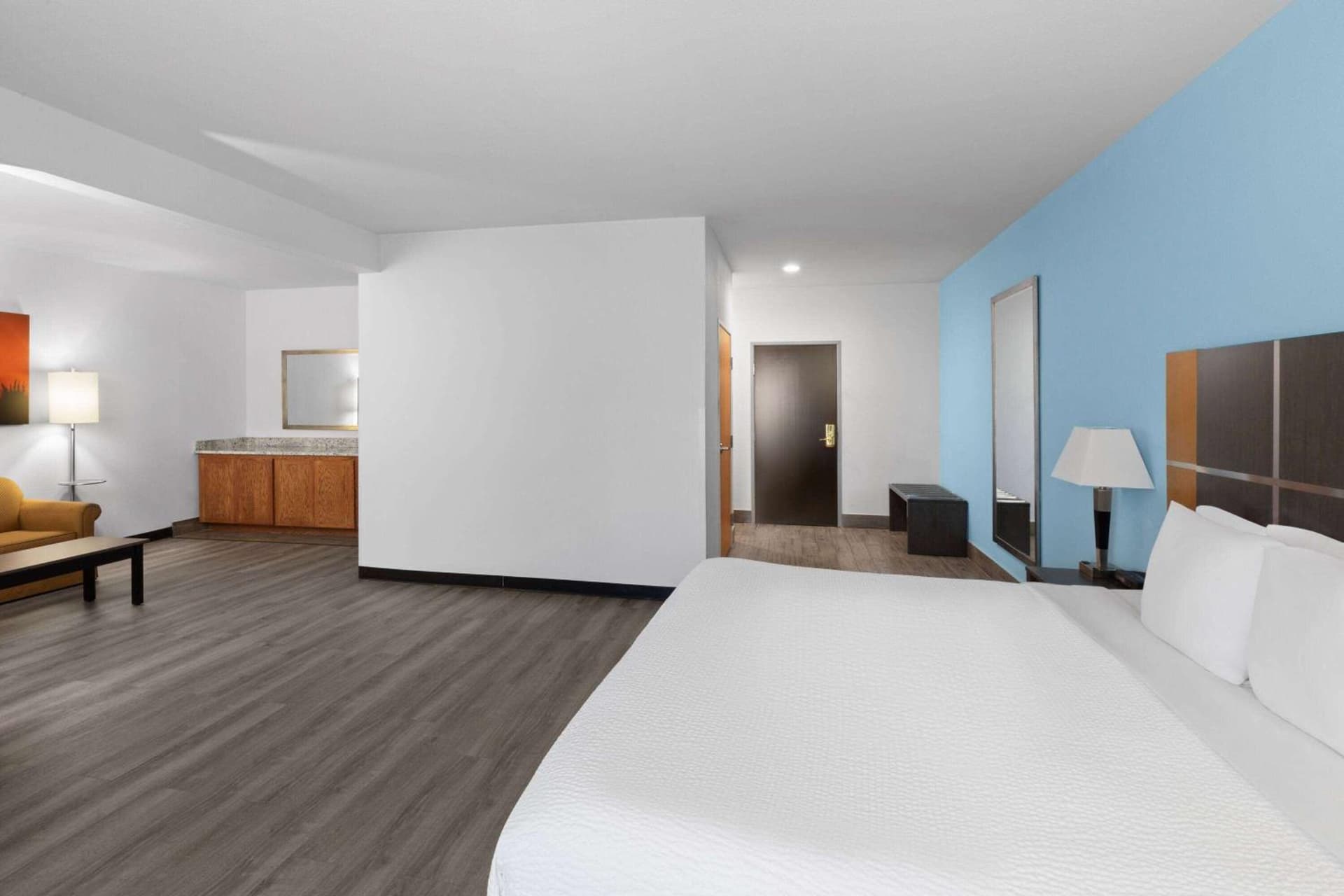 Days Inn & Suites by Wyndham Lubbock Medical Center gallery photo in Lubbock, TX — image 10
